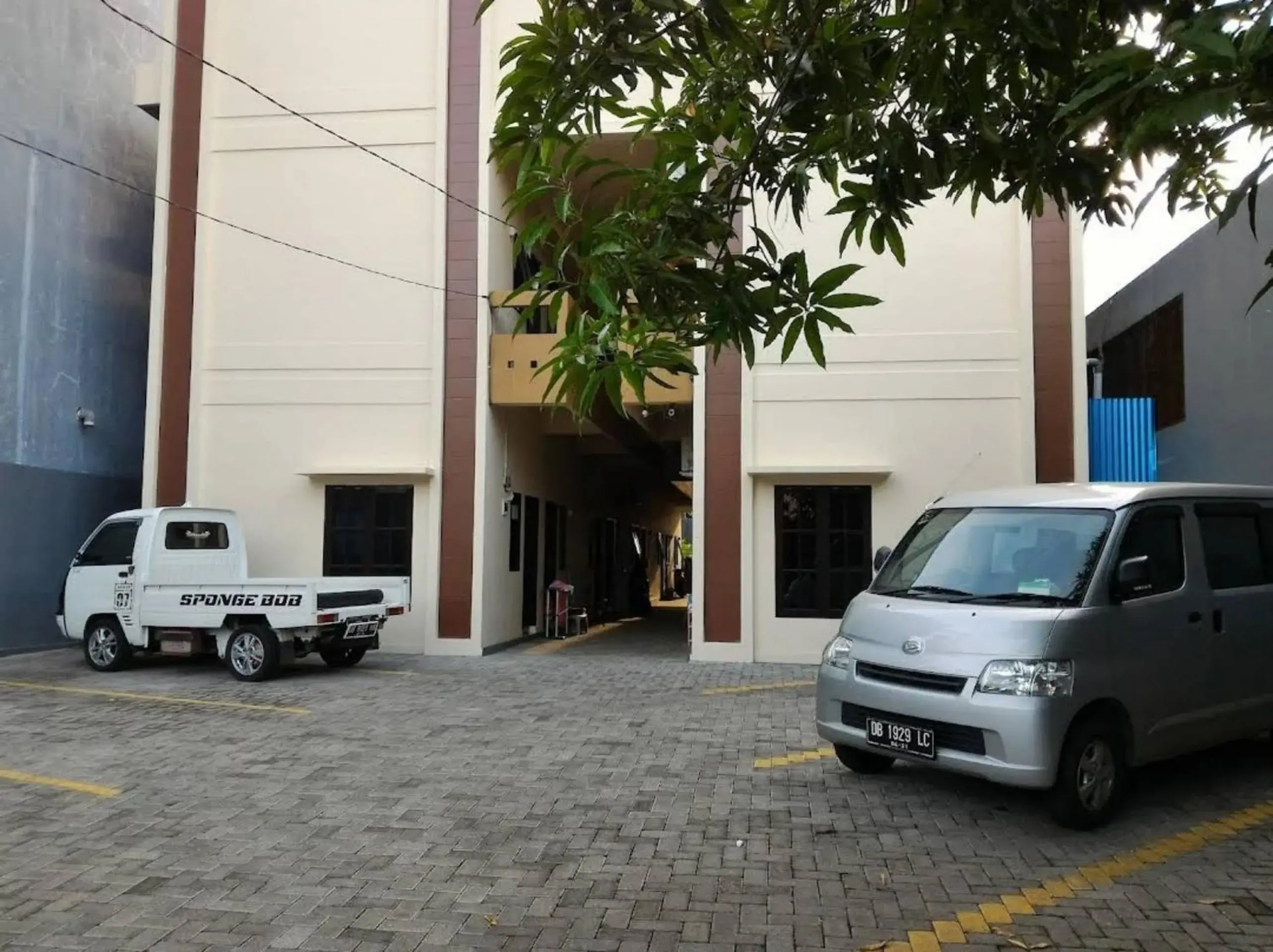 Facade/entrance in Hotel O Mahendra HomestayNearTaman Wisata Bukit Rurukan Facade/entrance in Hotel O Mahendra HomestayNearTaman Wisata Bukit Rurukan