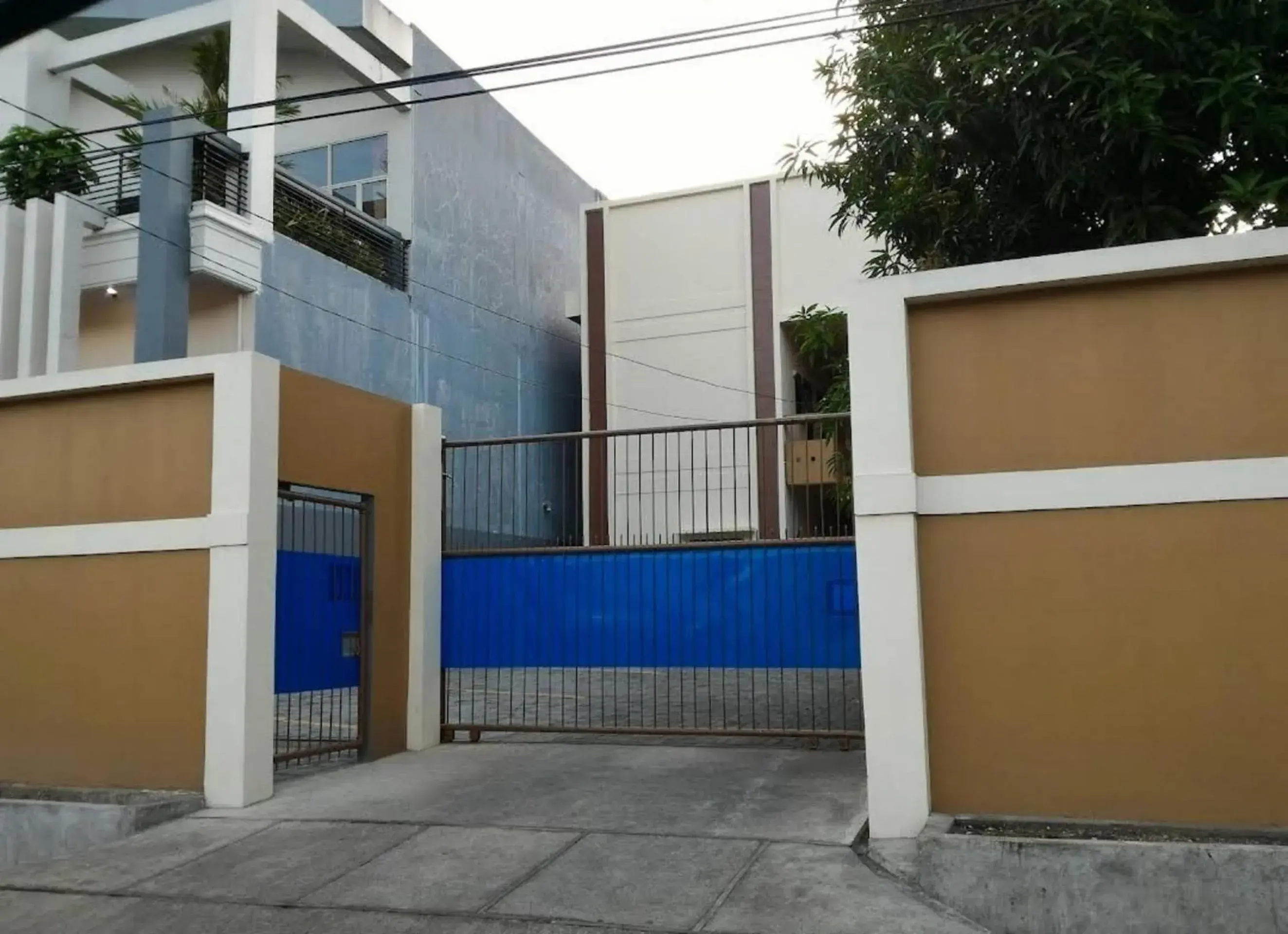 Facade/entrance in Hotel O Mahendra HomestayNearTaman Wisata Bukit Rurukan Facade/entrance in Hotel O Mahendra HomestayNearTaman Wisata Bukit Rurukan