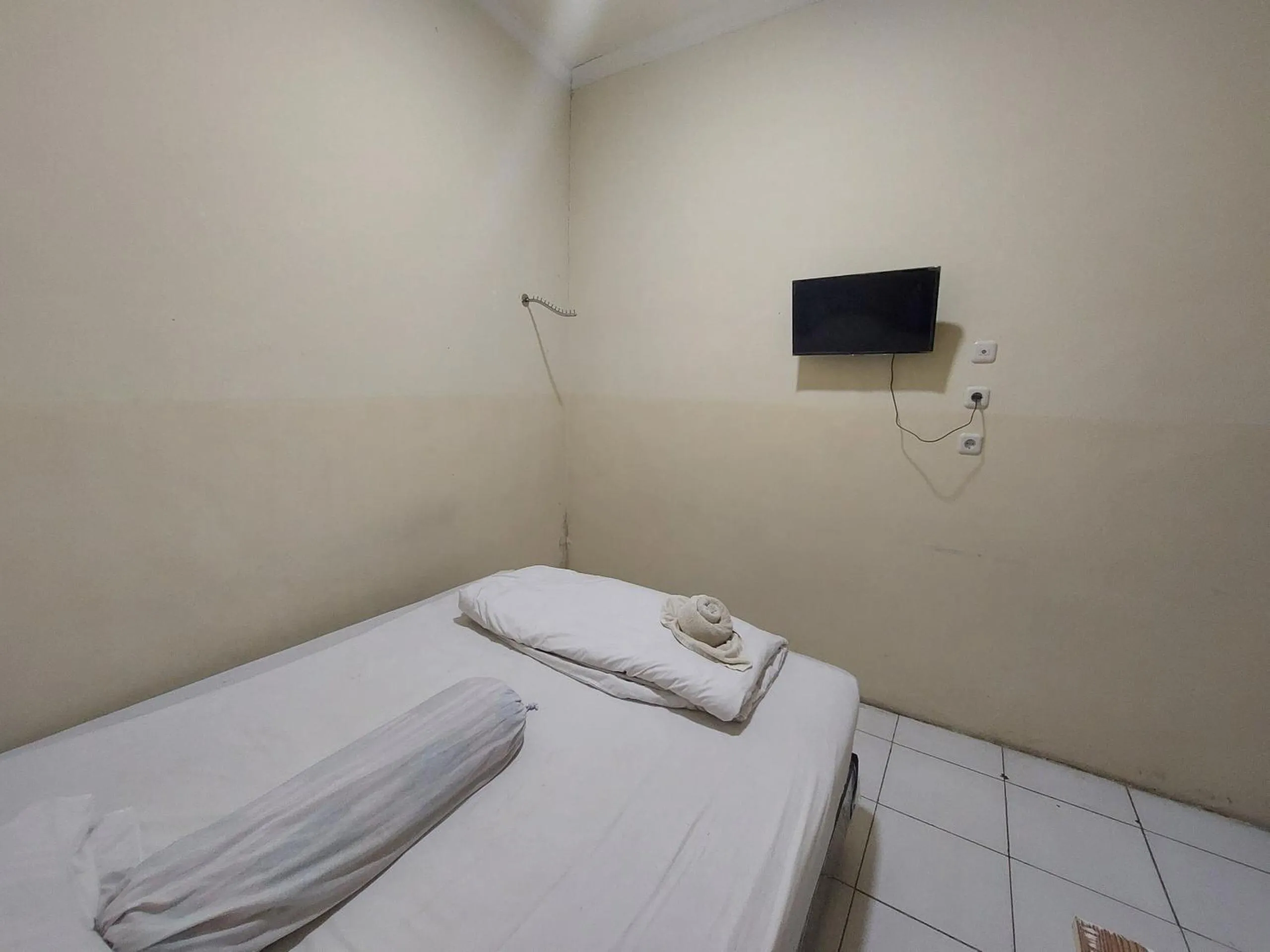 Bedroom, Bed in Hotel O Mahendra HomestayNearTaman Wisata Bukit Rurukan