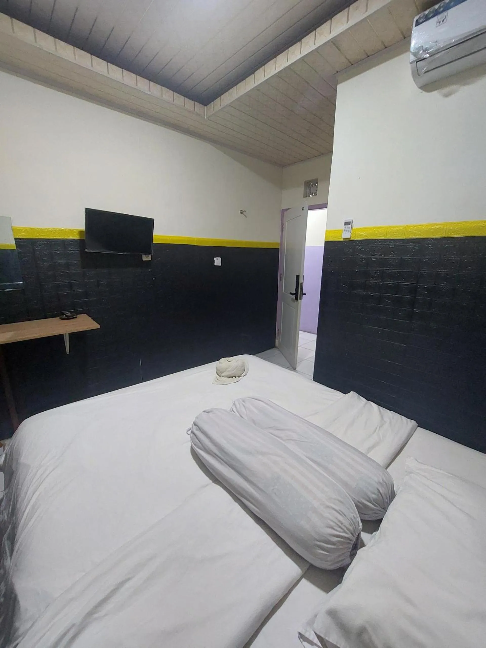 Bedroom, Bed in Hotel O Mahendra HomestayNearTaman Wisata Bukit Rurukan