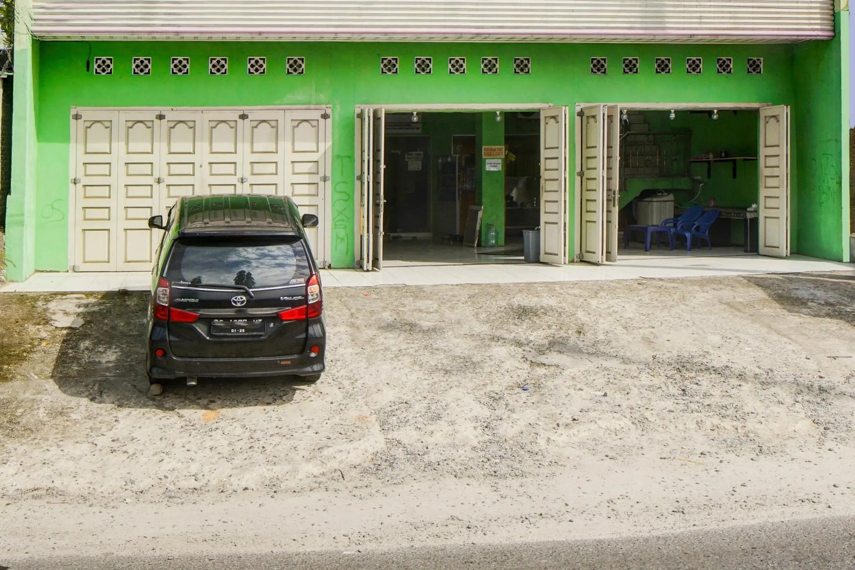 Facade/entrance in Hotel O Penginapan Pakam Facade/entrance in Hotel O Penginapan Pakam