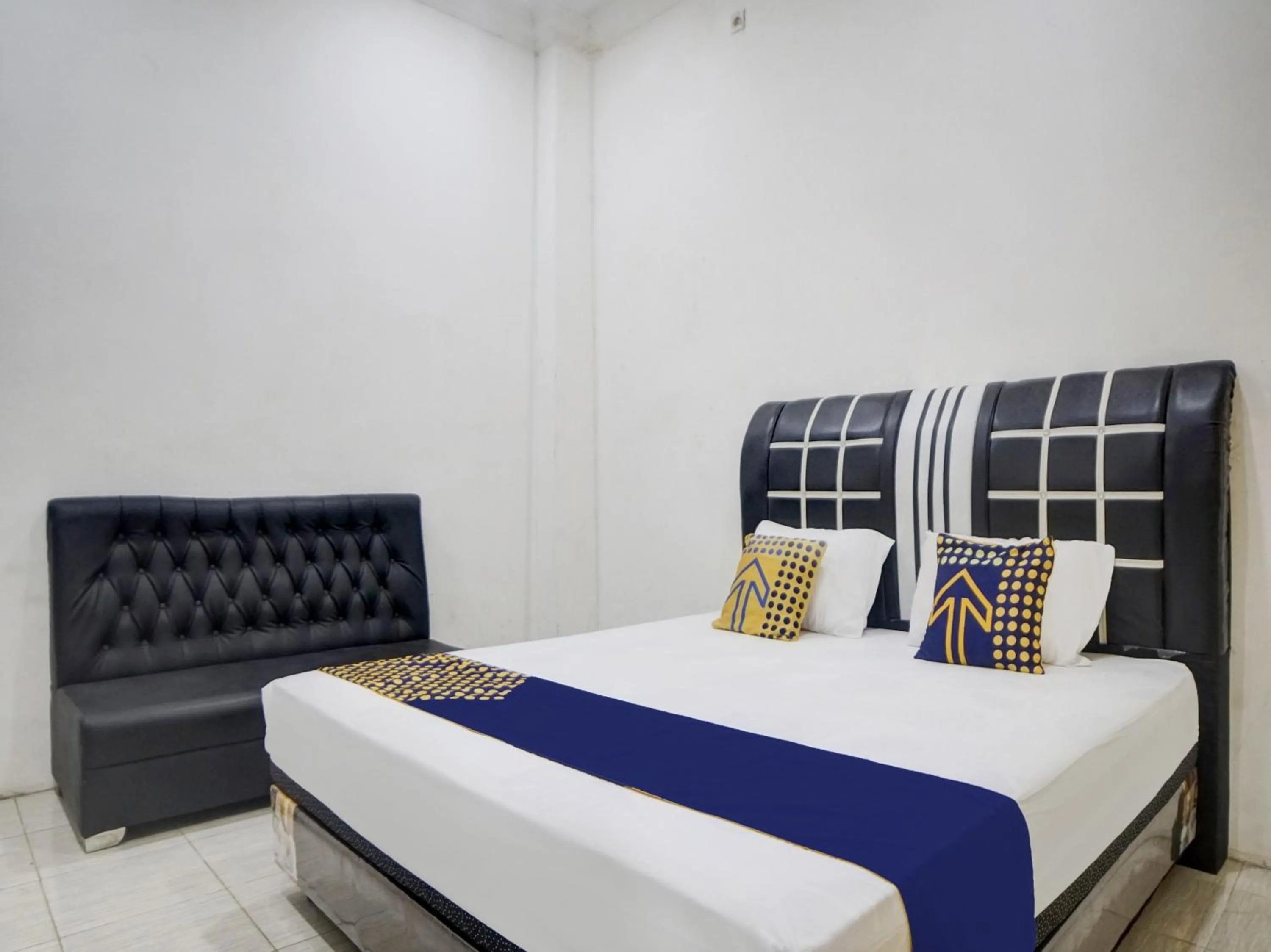 Bedroom, Bed in Hotel O Penginapan Pakam