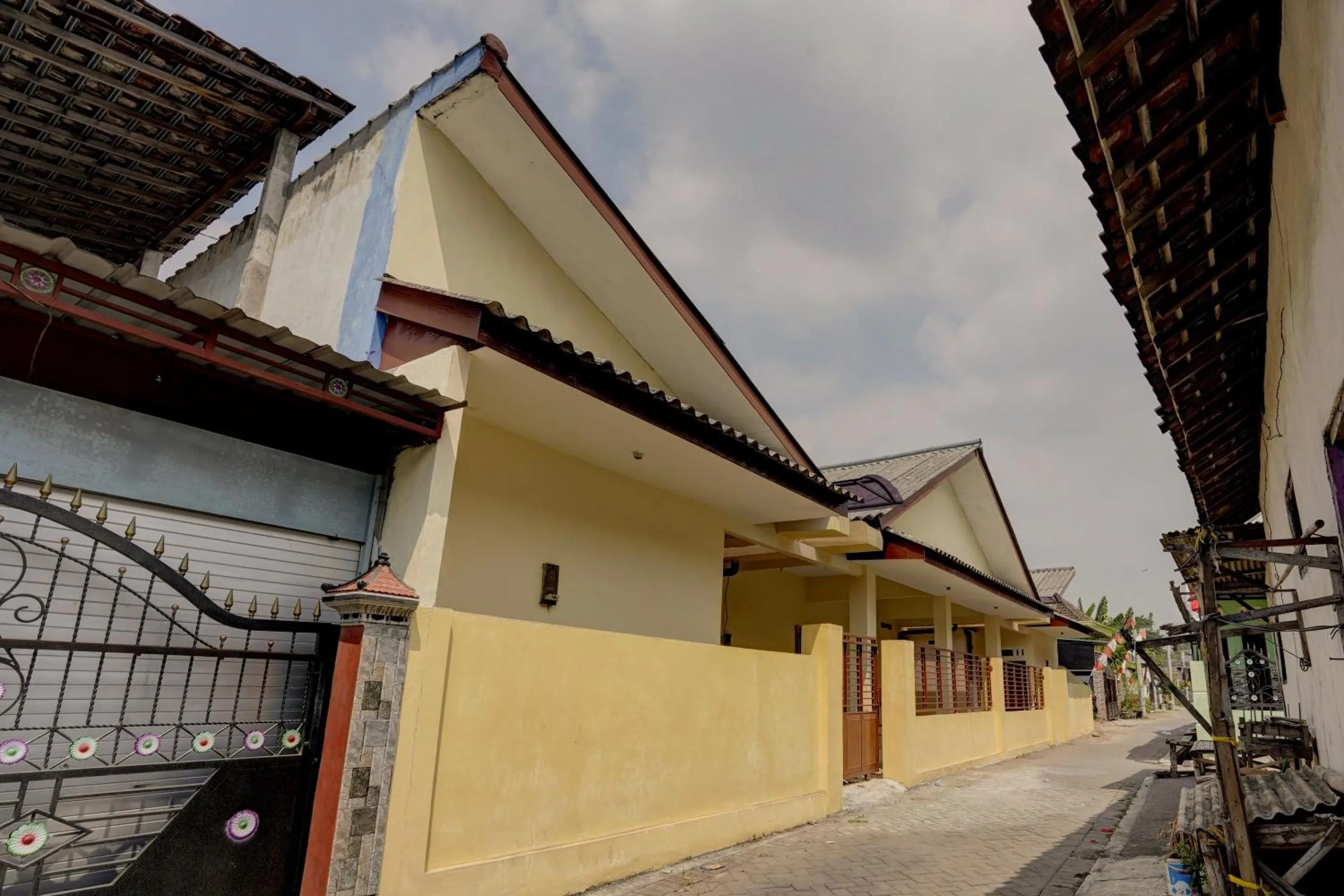 Facade/entrance in Hotel O Sunyoto Homestay Syariah