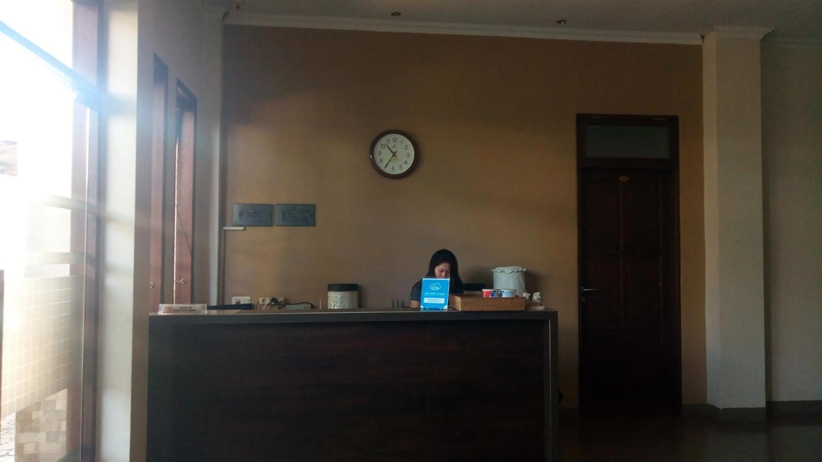 Lobby or reception in Hotel O Penginapan Laota Syariah Near Rumah Sakit Islam Faisal Makassar