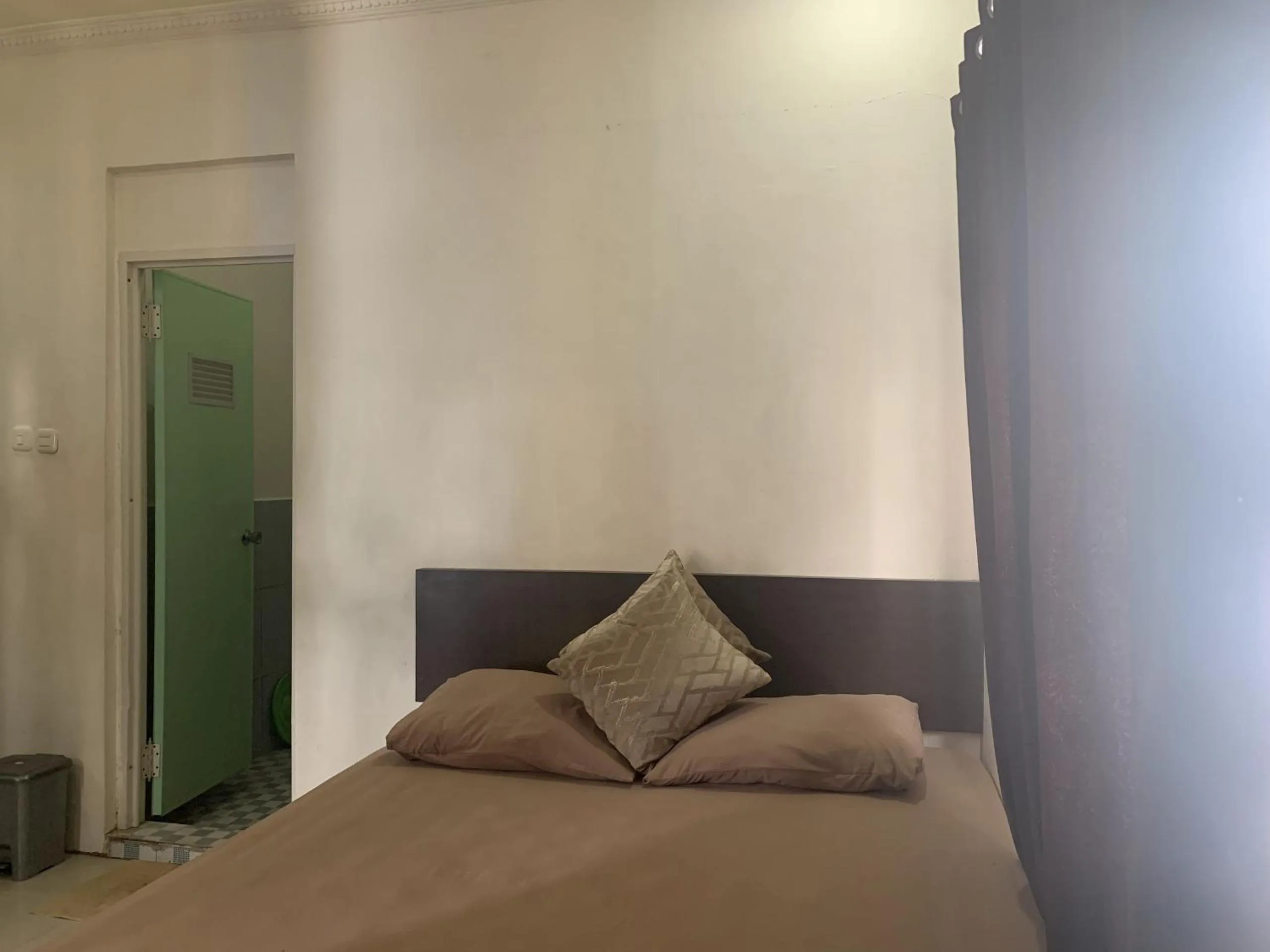 Bedroom, Bed in Hotel O Penginapan Laota Syariah Near Rumah Sakit Islam Faisal Makassar