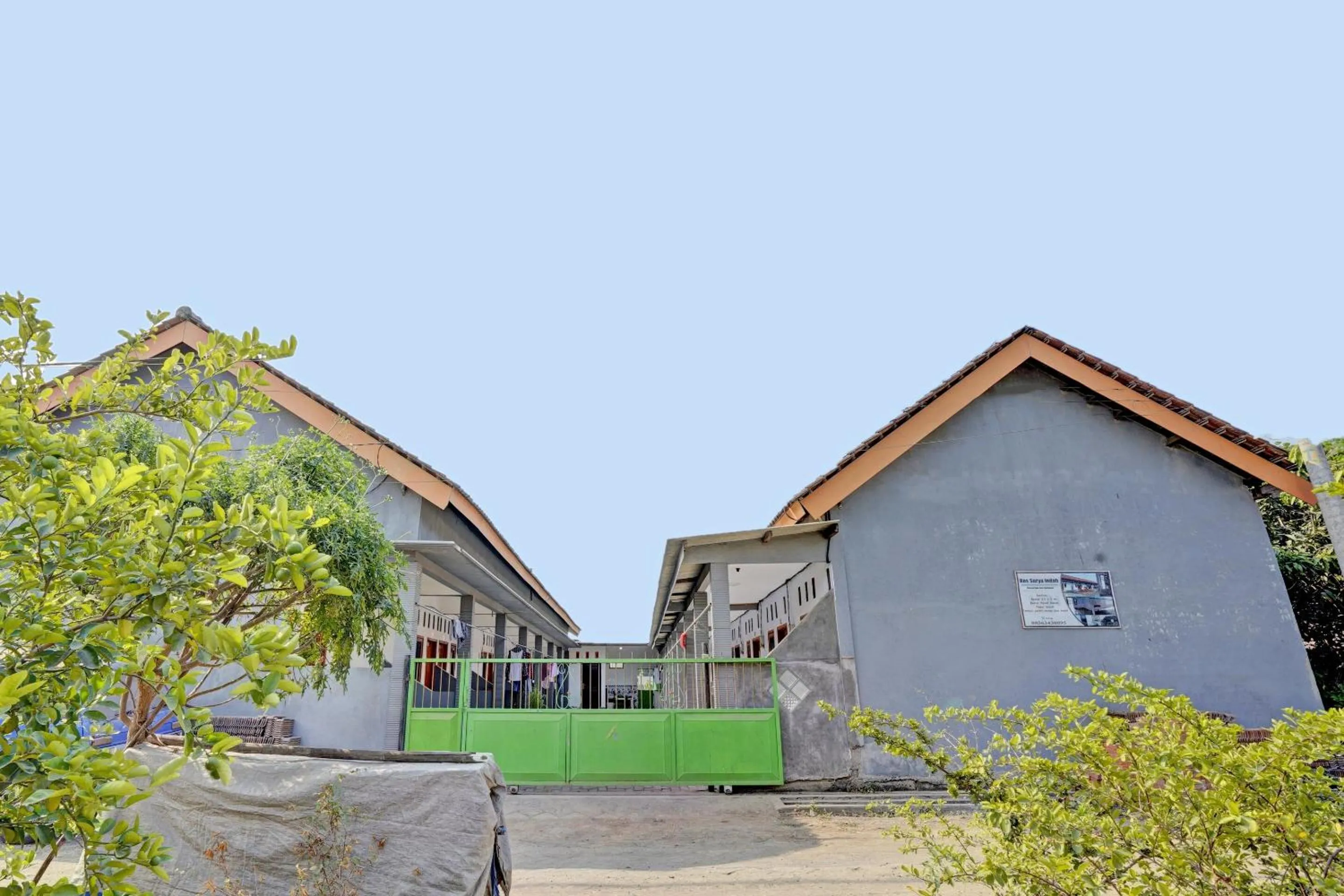 Facade/entrance in Hotel O Surya Indah Homestay Syariah