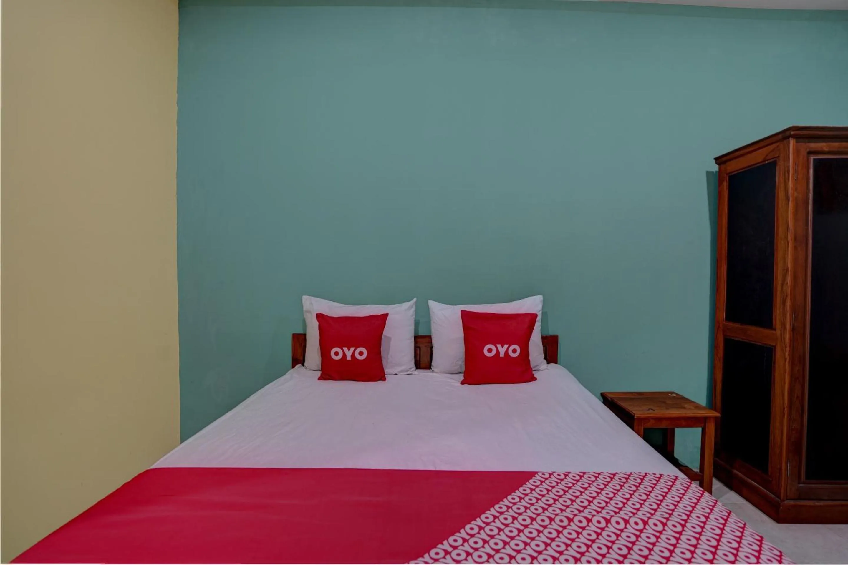 Bedroom, Bed in Hotel O Sahabat Syariah Near Plasa Telkom Bawean