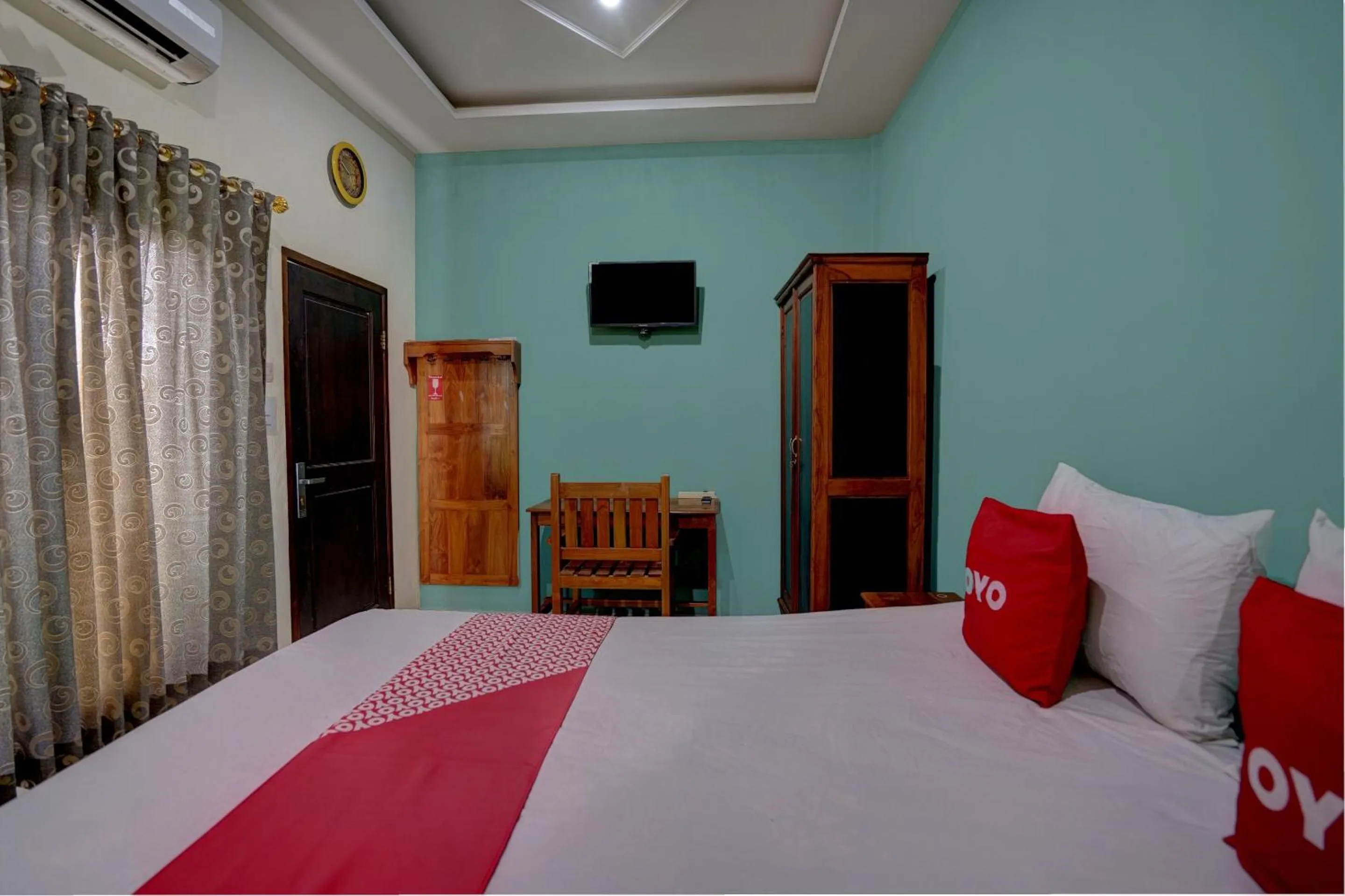 Bedroom, Bed in Hotel O Sahabat Syariah Near Plasa Telkom Bawean
