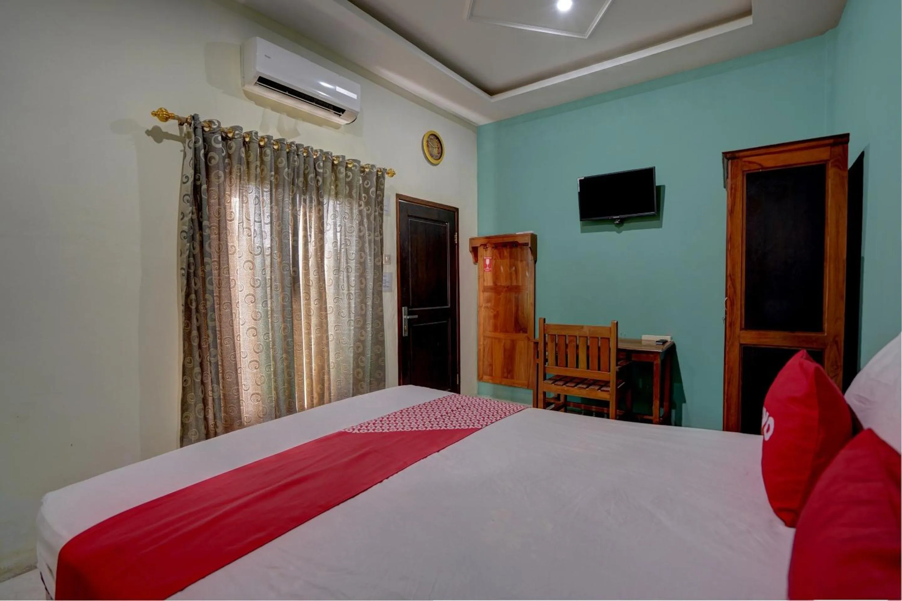 Bedroom, Bed in Hotel O Sahabat Syariah Near Plasa Telkom Bawean