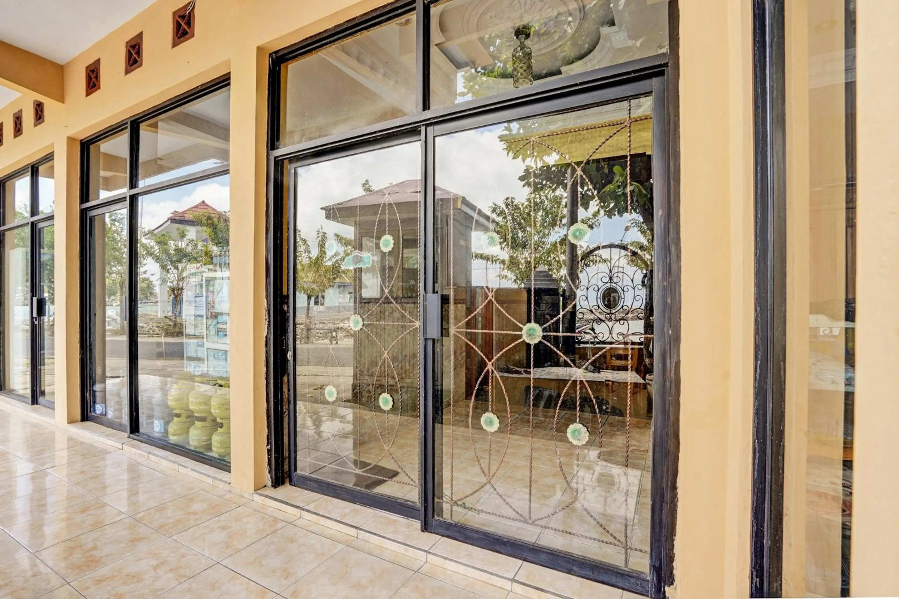 Facade/entrance in OYO 92903 Barokah Hotel Syariah