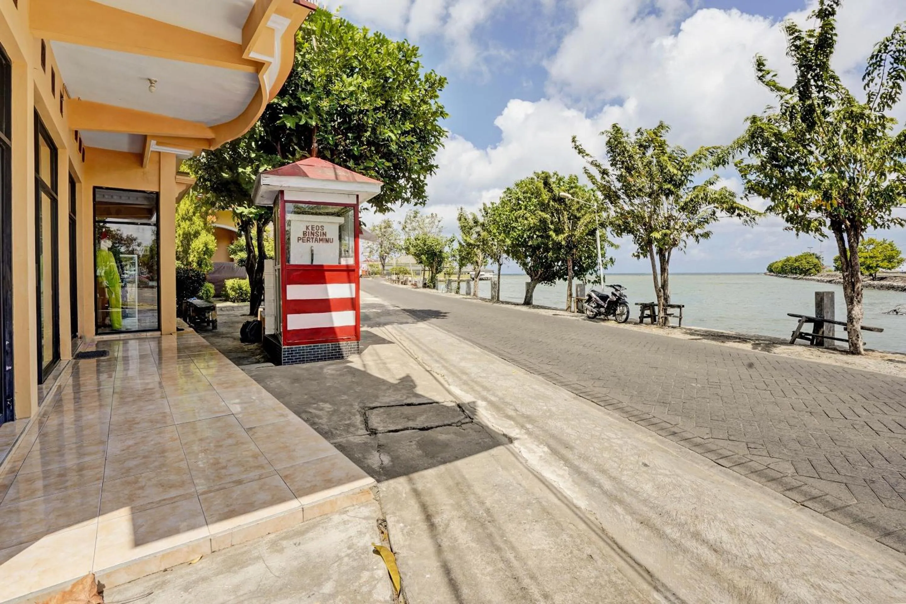 Facade/entrance in OYO 92903 Barokah Hotel Syariah