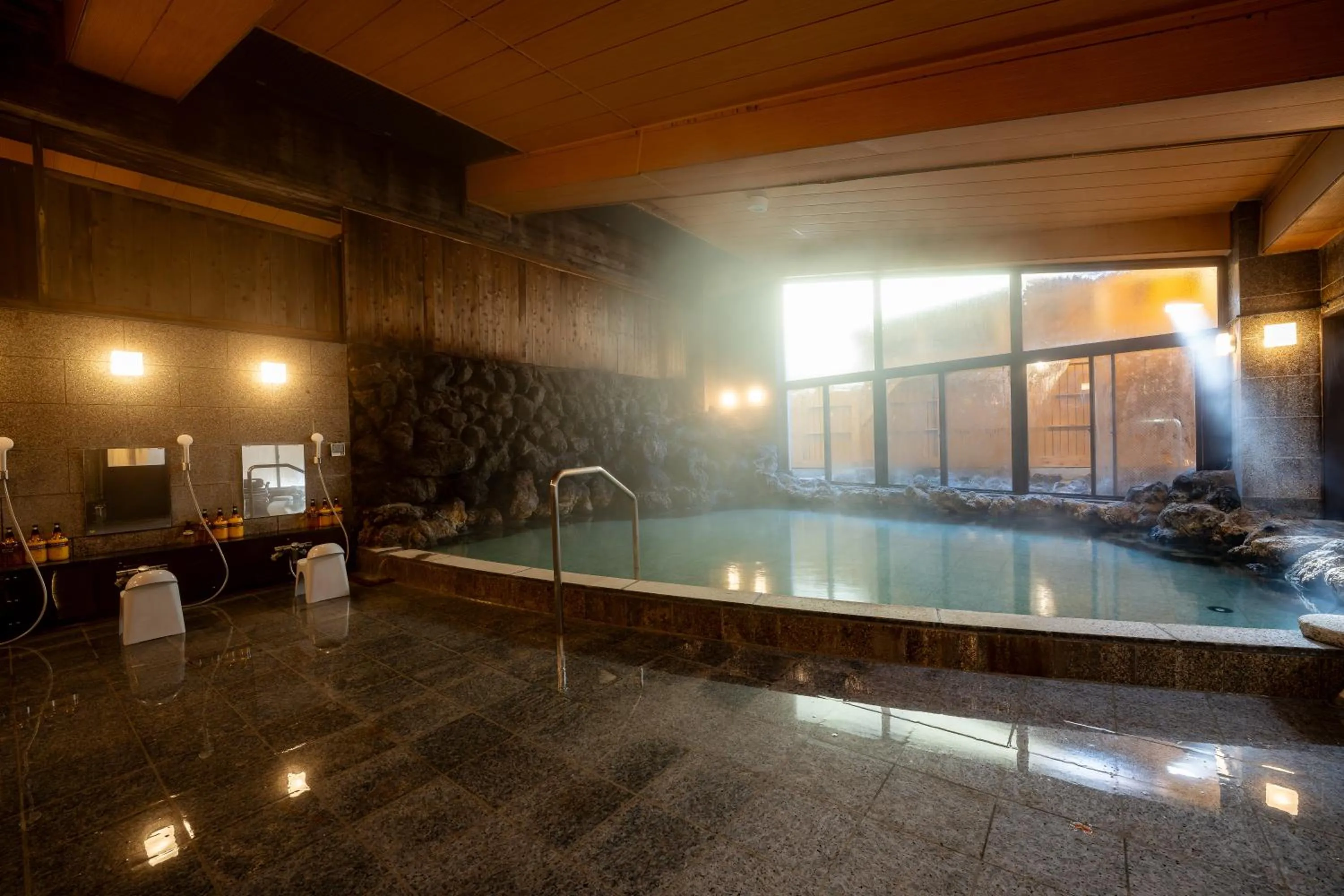 Hot Spring Bath in KAMENOI HOTEL Kusatsu Yubatake