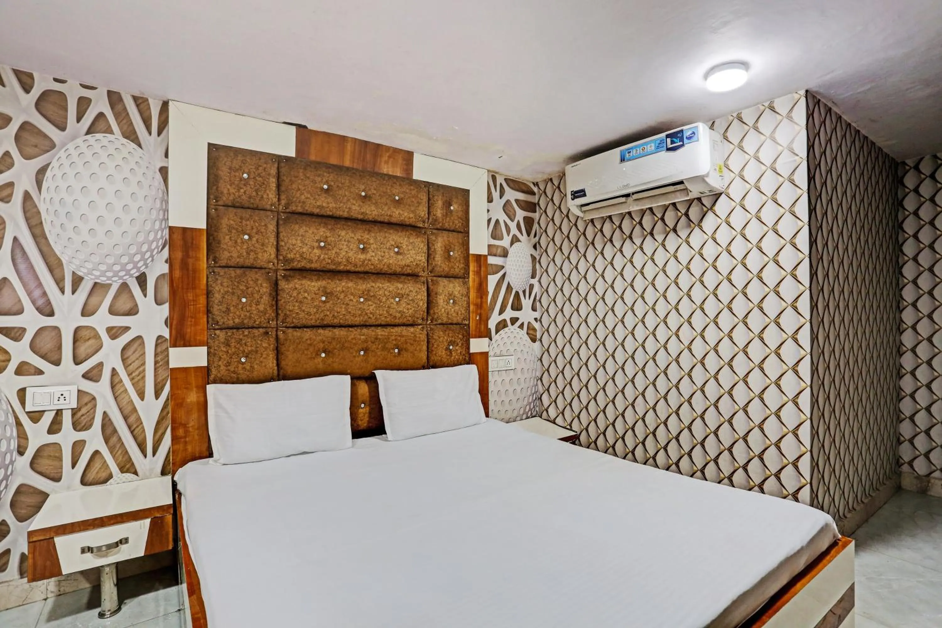 Bedroom, Bed in Hotel O Saffron Night Stay
