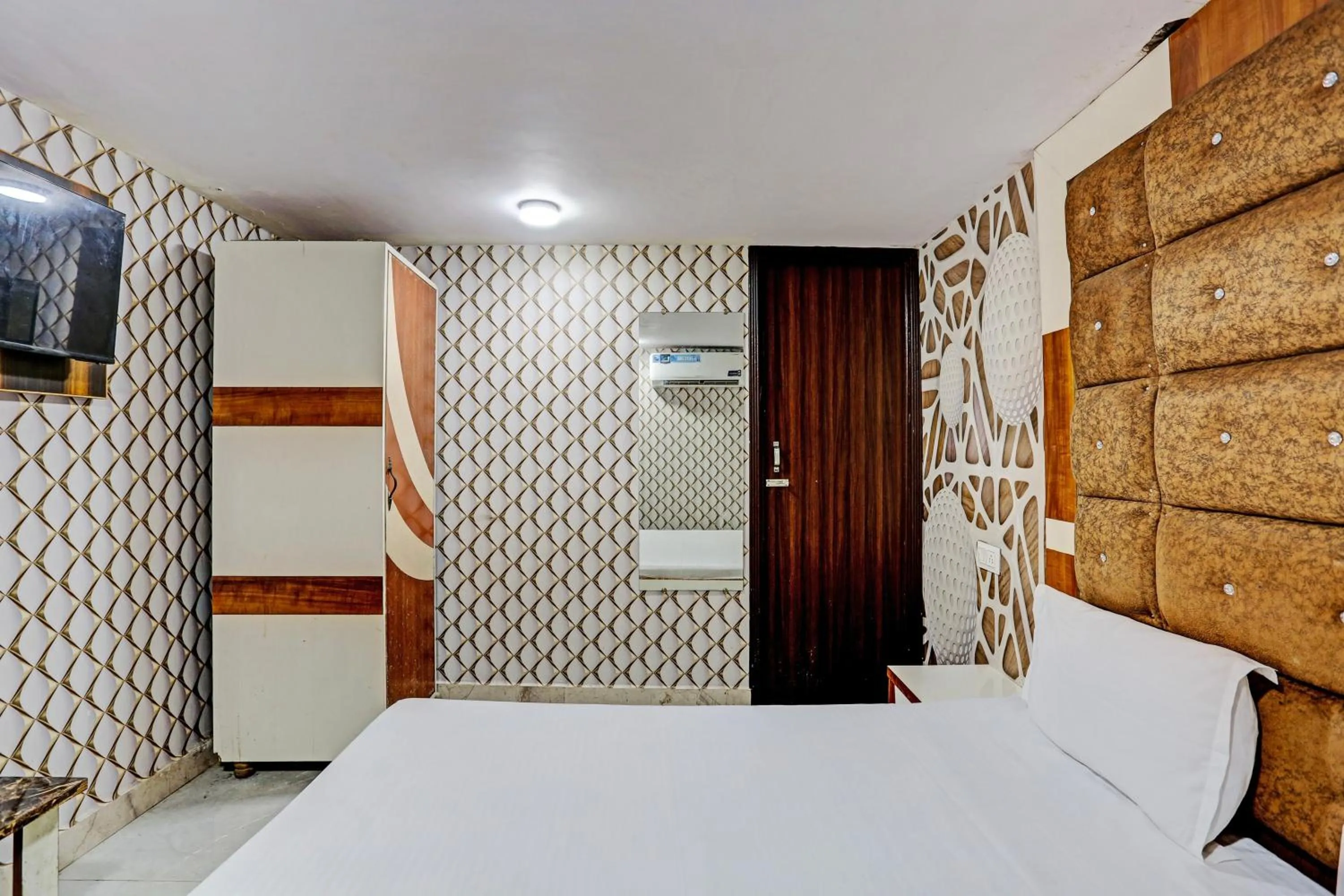 Bedroom, Bed in Hotel O Saffron Night Stay