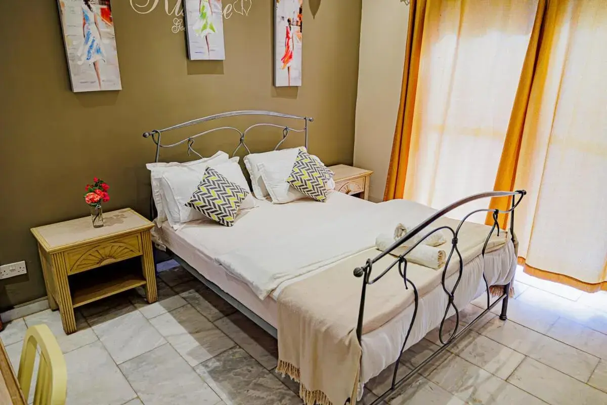 Deluxe Double Room with Partial Sea View in Ocean Villa Heights Deluxe Double Room with Partial Sea View in Ocean Villa Heights