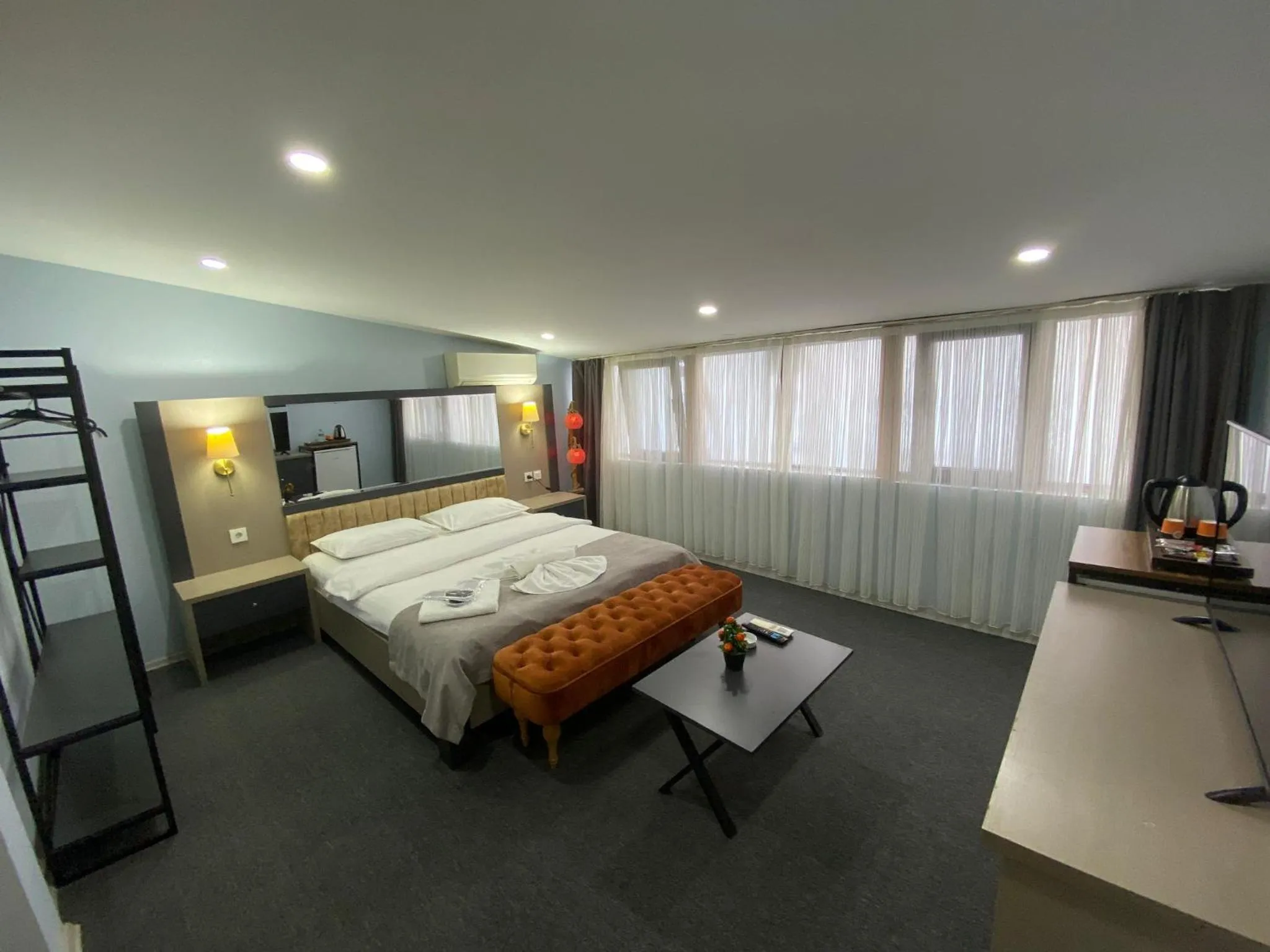 Photo of the whole room, Bed in Kadıköy Linda Hotel