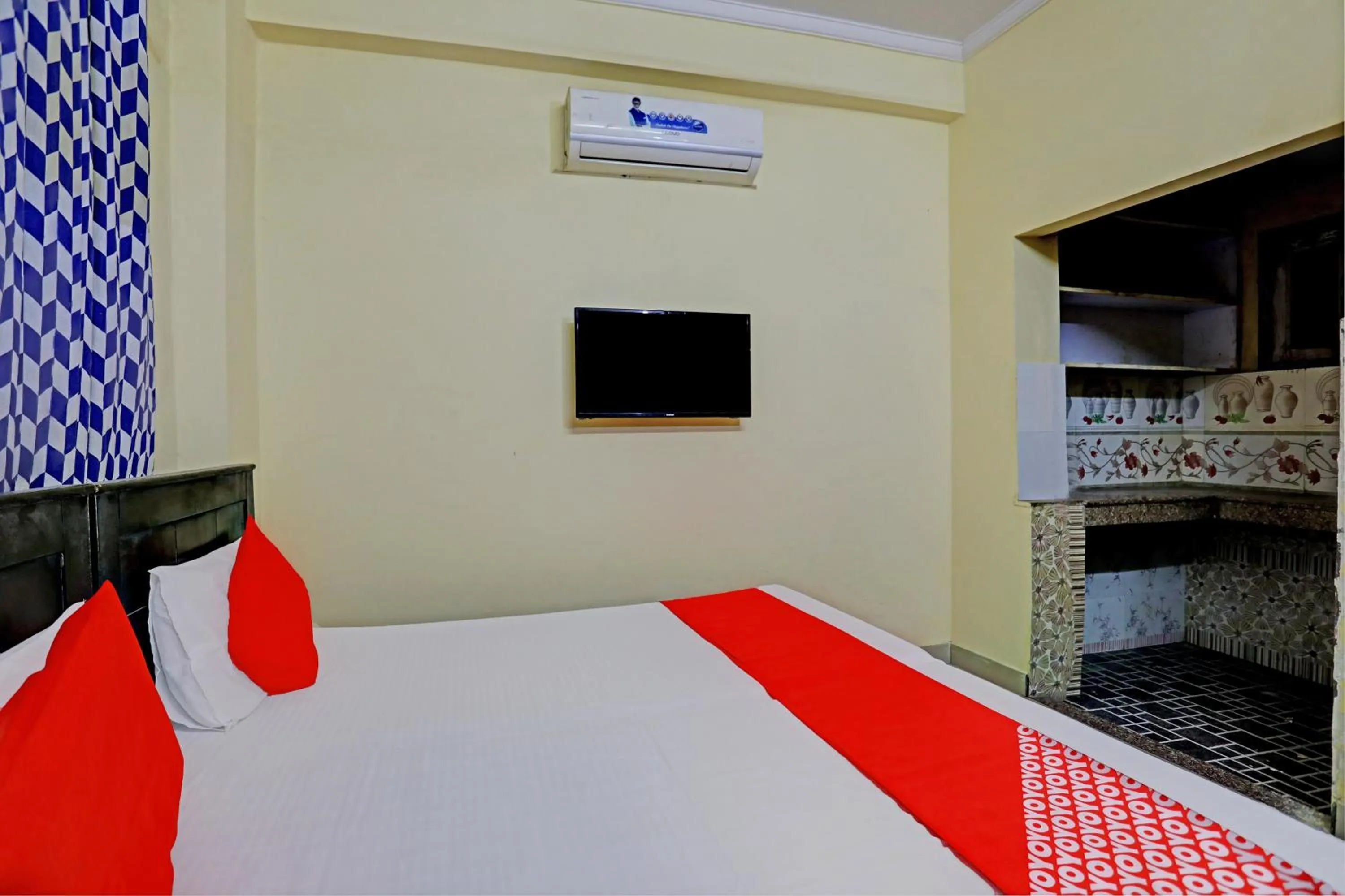 Bedroom, Bed in Hotel O Wamson Alpha Co living Stays