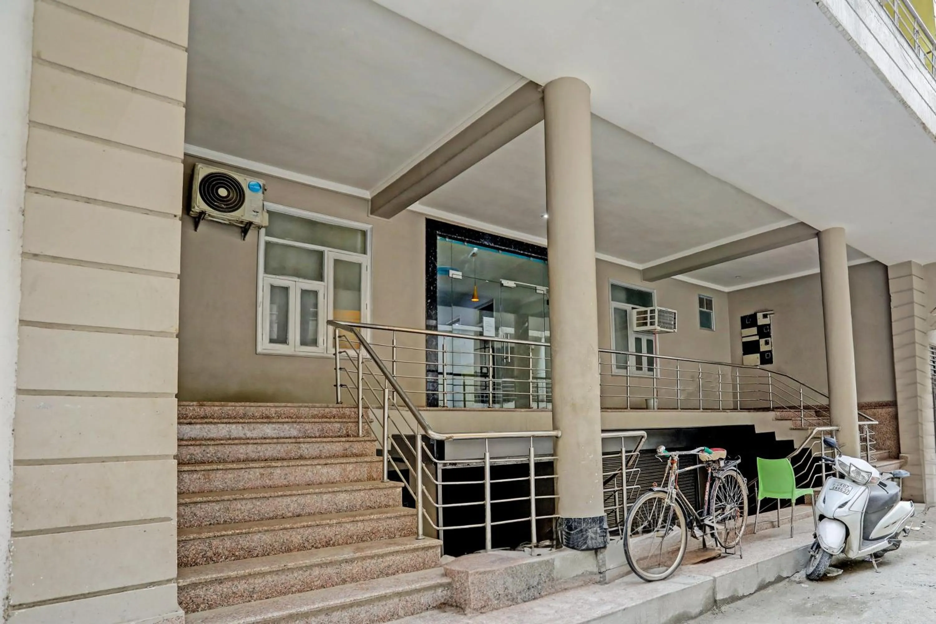 Facade/entrance in Hotel O Wamson Alpha Co living Stays