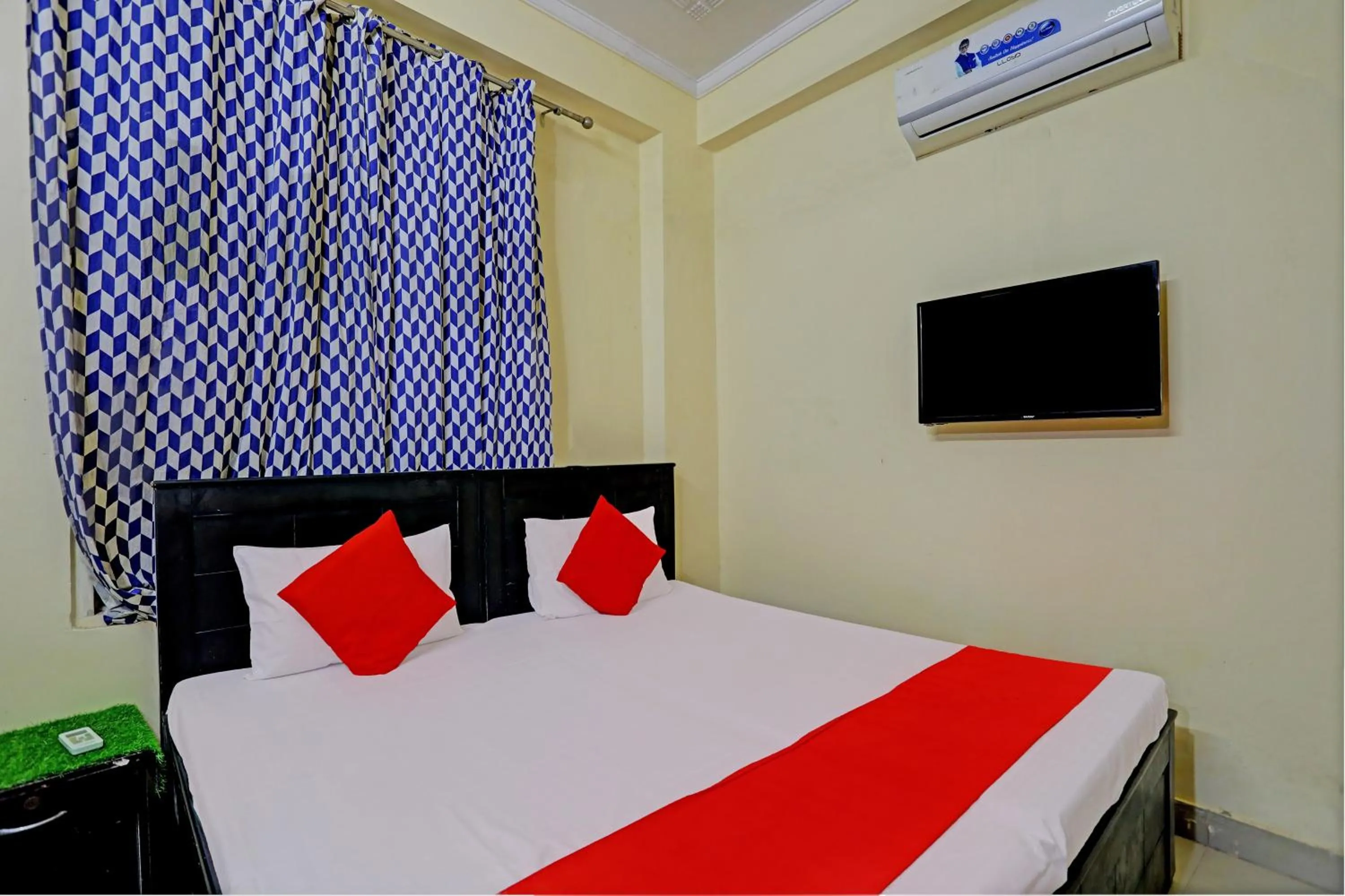 Bedroom, Bed in Hotel O Wamson Alpha Co living Stays