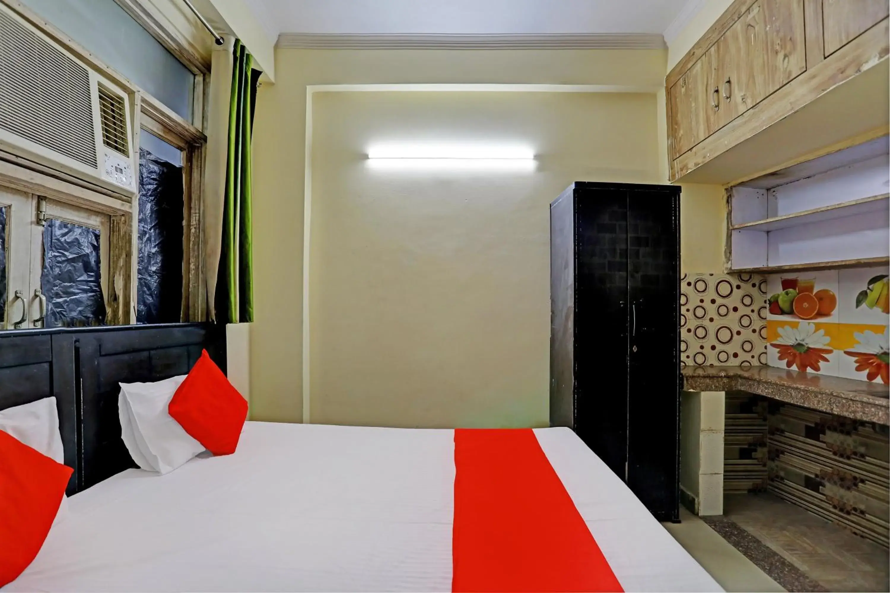 Classic Triple Room - single occupancy in Hotel O Flagship Hotel Wamson Alpha Co living Stays Classic Triple Room - single occupancy in Hotel O Flagship Hotel Wamson Alpha Co living Stays