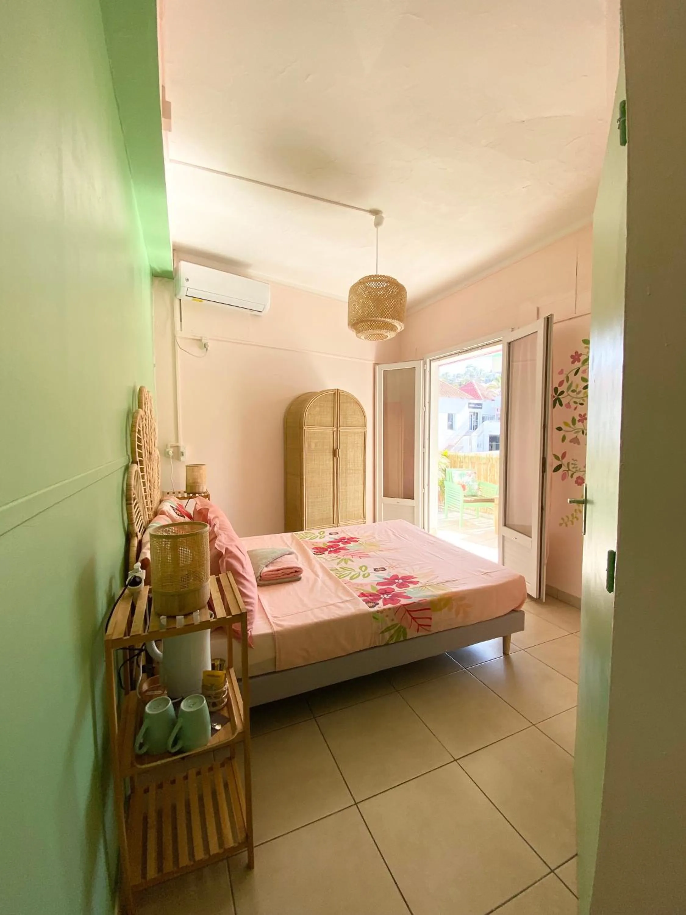 Photo of the whole room, Bed in Hotel De la Plage