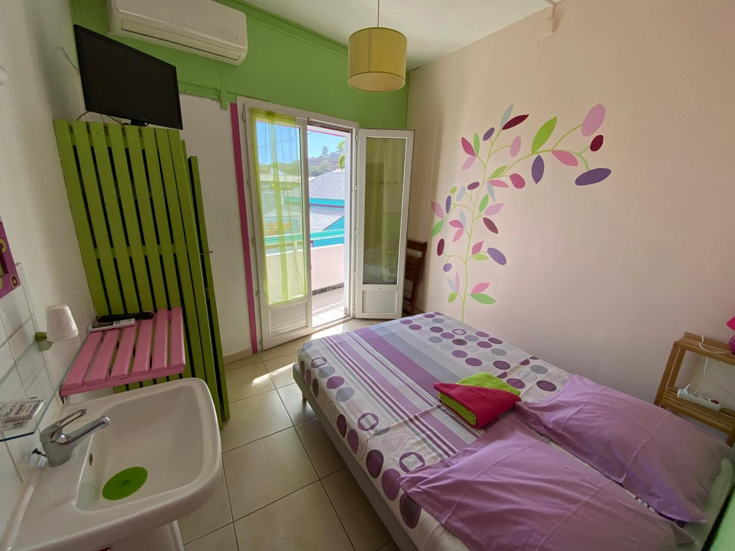 Balcony/Terrace, Bed in Hotel De la Plage