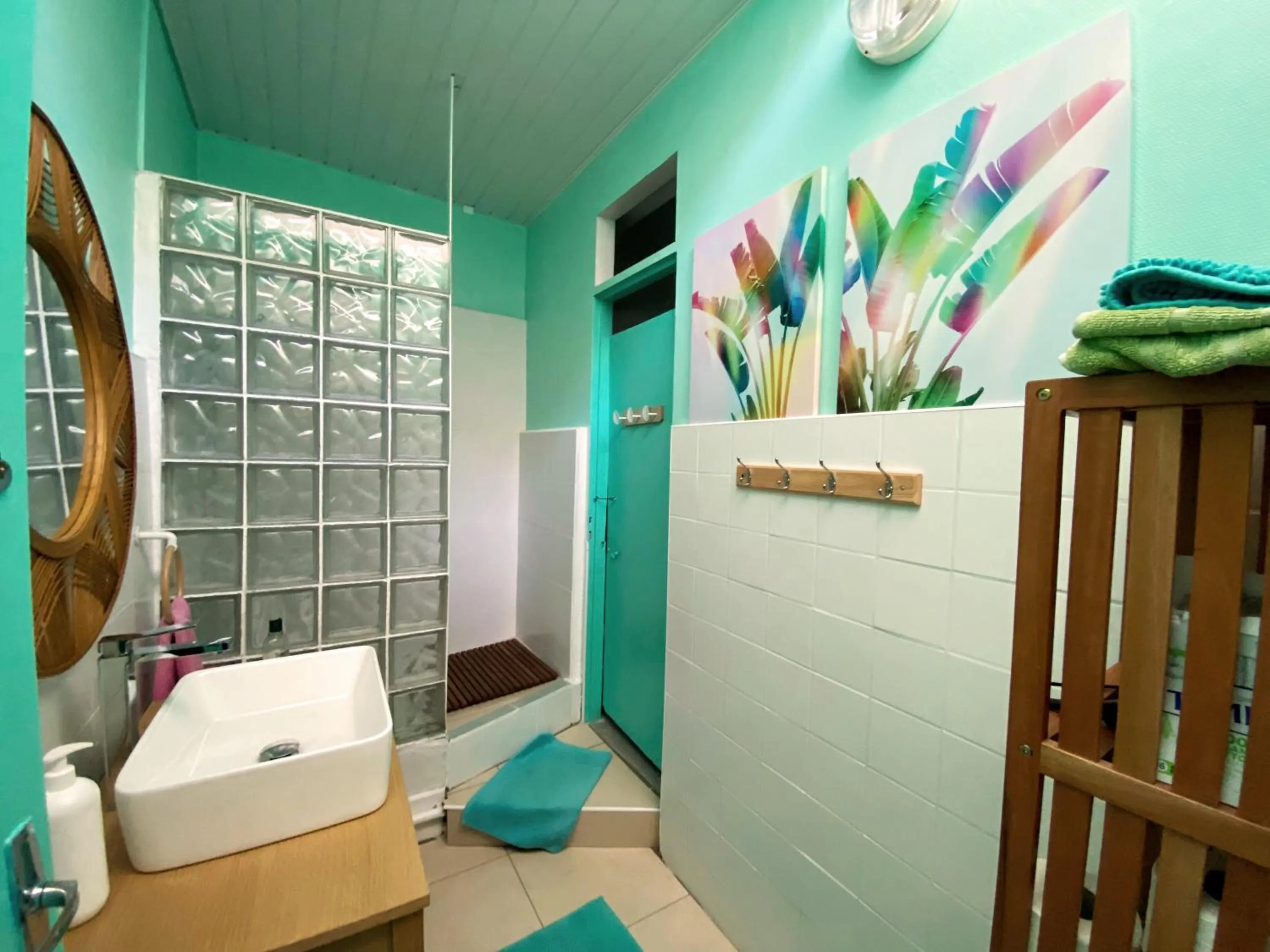 Shower in Hotel De la Plage