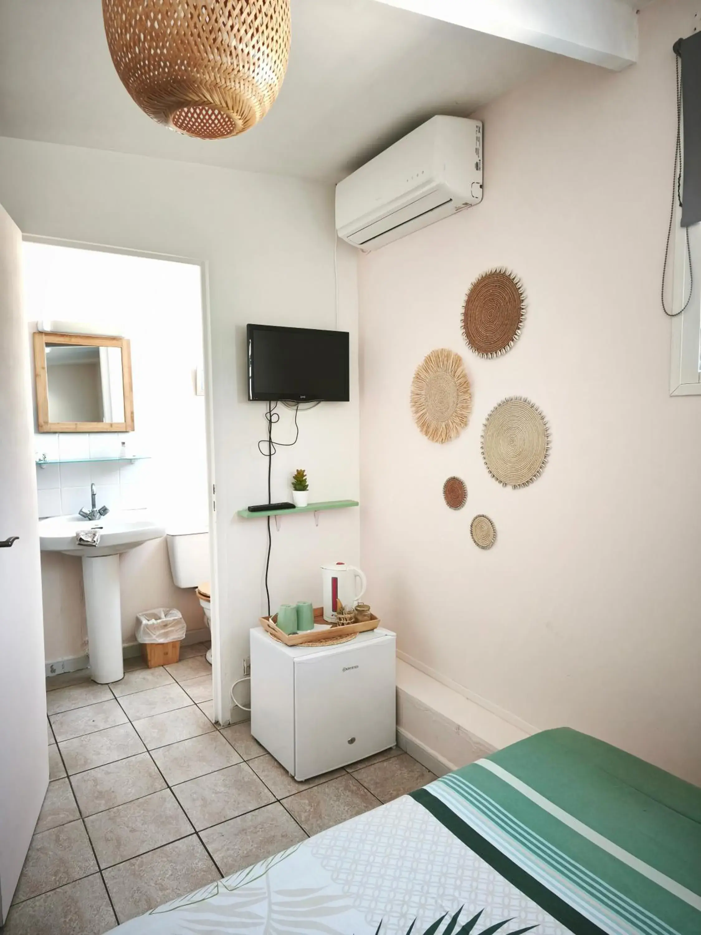 Double Room - single occupancy in Hotel De la Plage Double Room - single occupancy in Hotel De la Plage