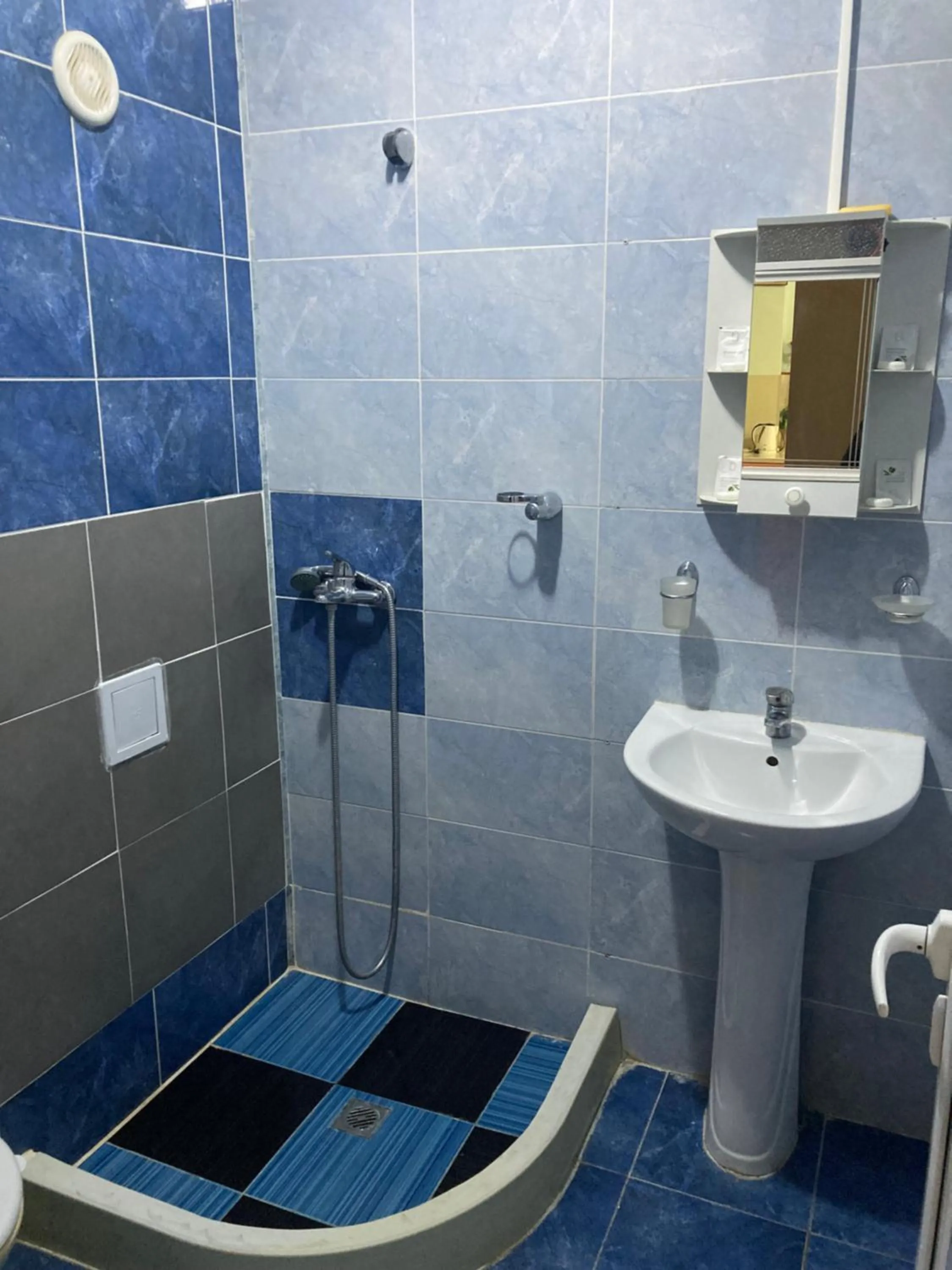 Bathroom in Provans famili hotel