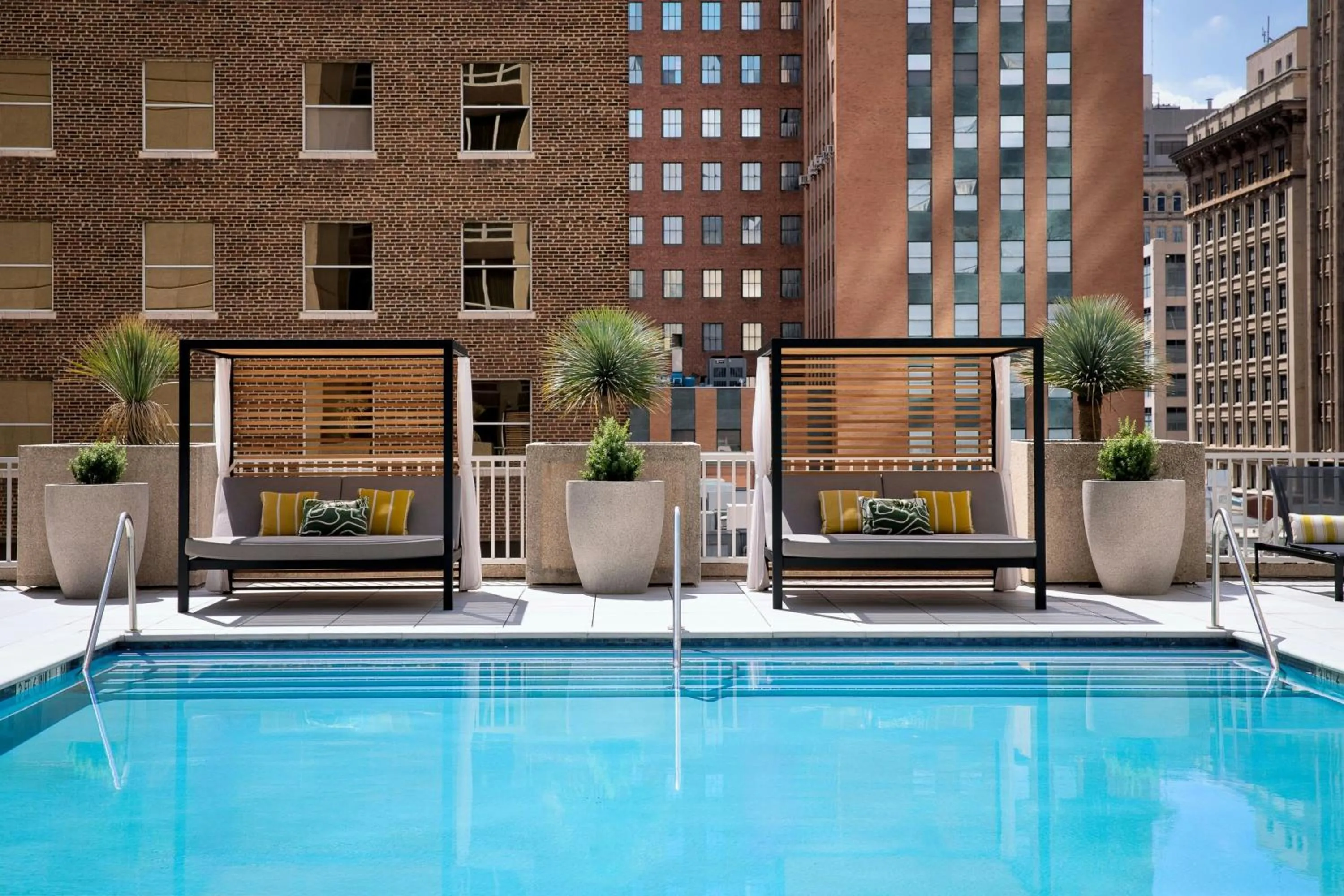 Swimming pool in Le Meridien Fort Worth Downtown