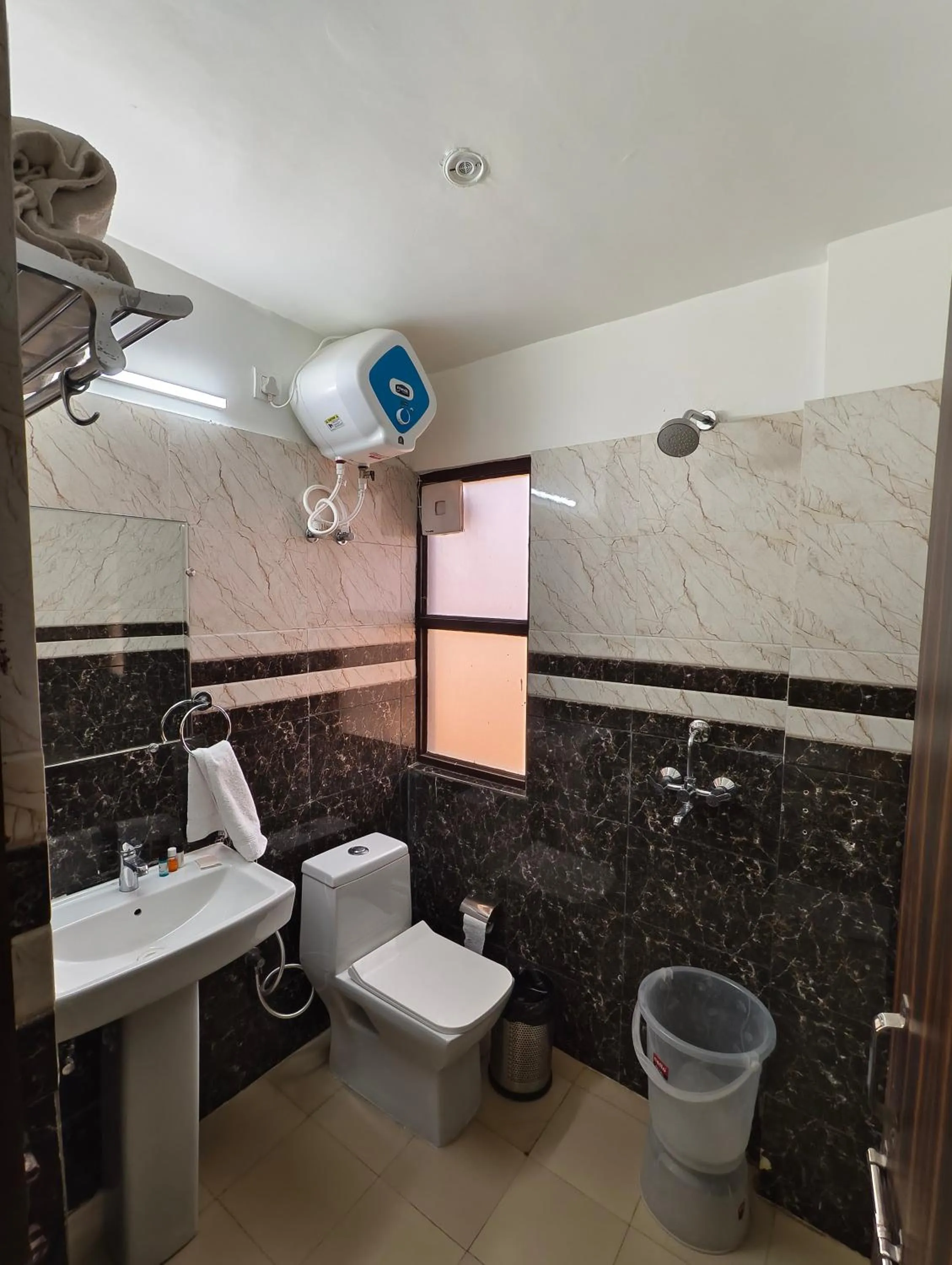 Toilet in The Grand ND Resort- Kanha Tulsi Heights Behind Prem Mandir