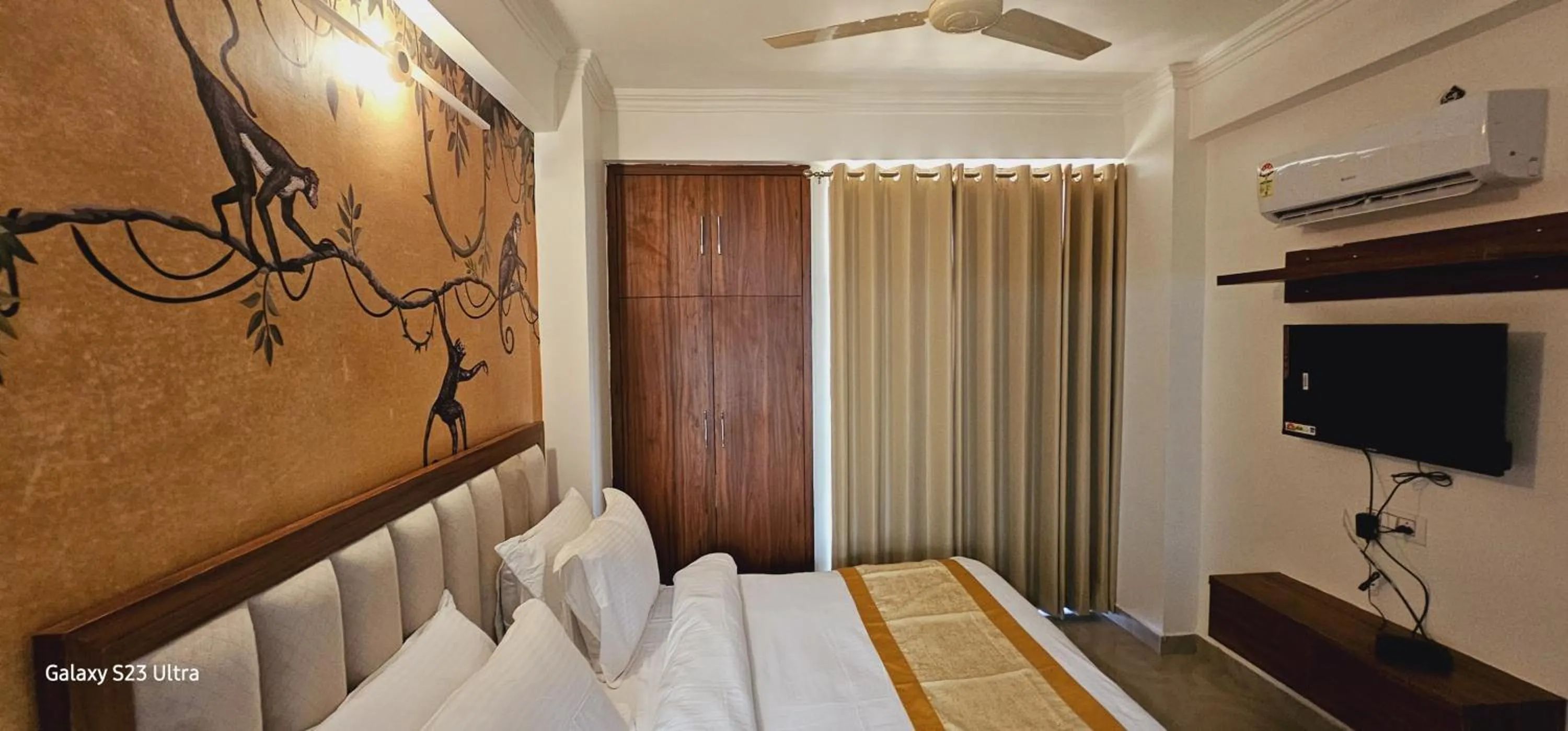 Bed in The Grand ND Resort- Kanha Tulsi Heights Behind Prem Mandir