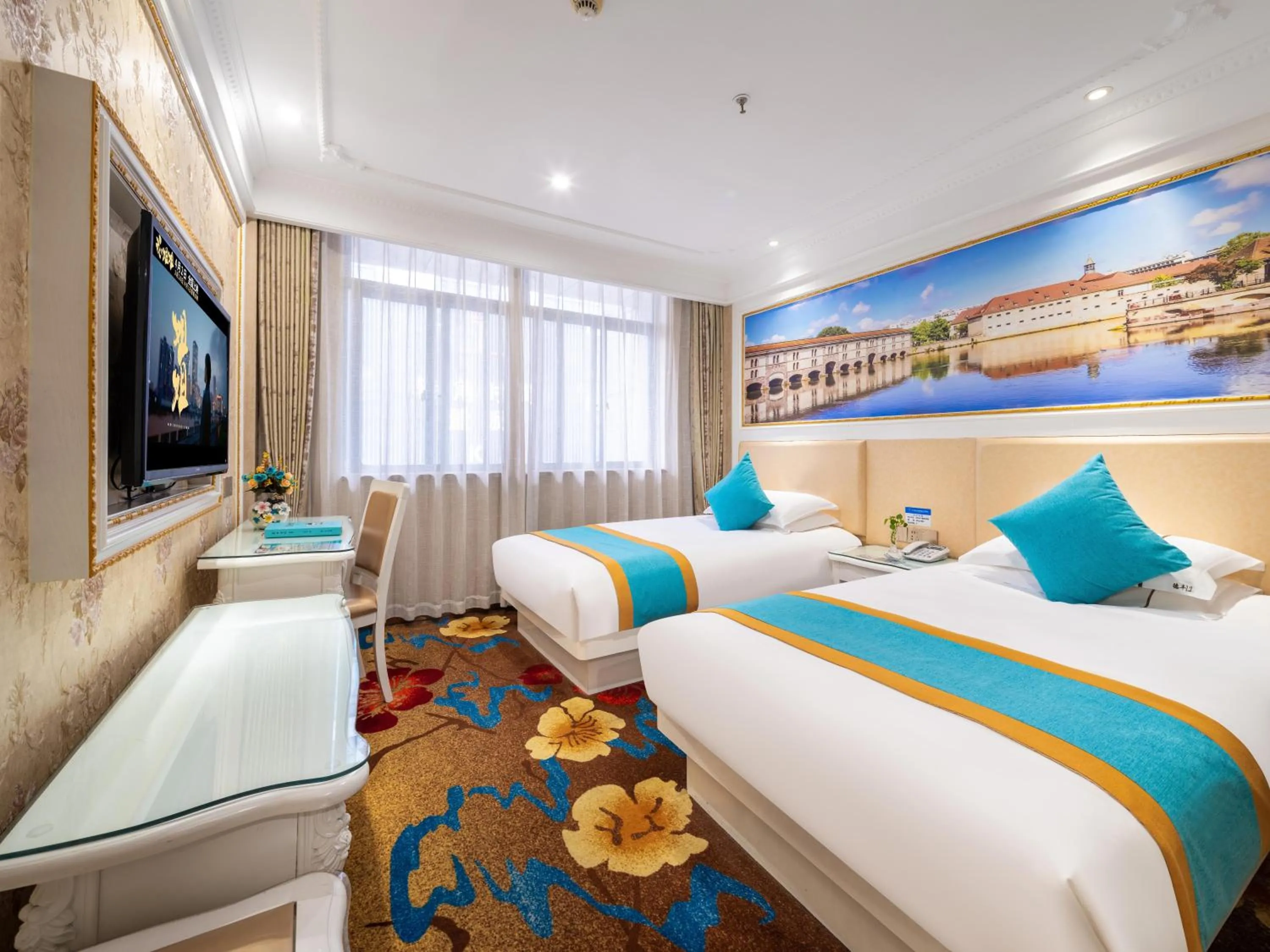 Communal lounge/ TV room, Bed in Yiwu Defeng Hotel