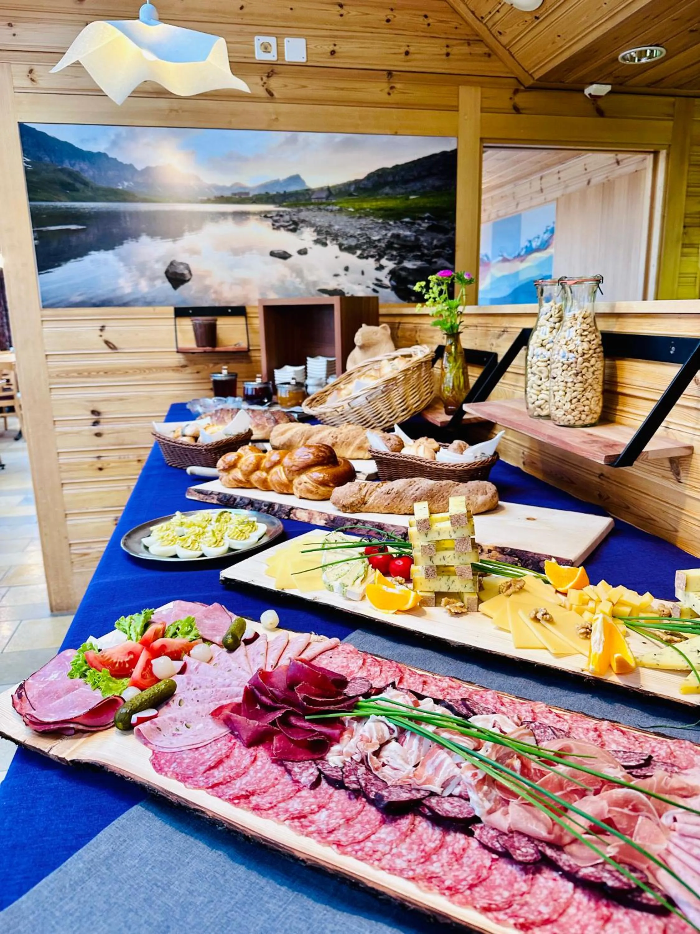 Breakfast in Berghotel Distelboden