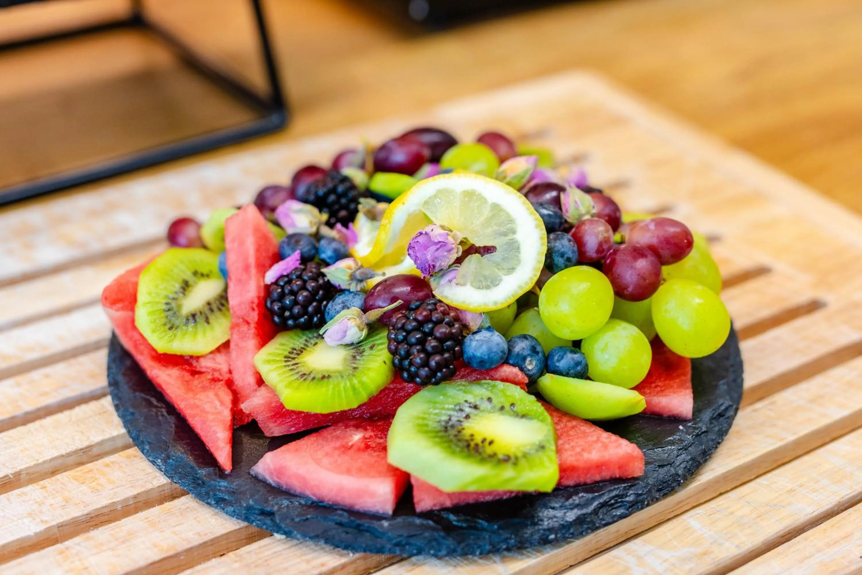 Restaurant/places to eat in Hotel Active Stadium