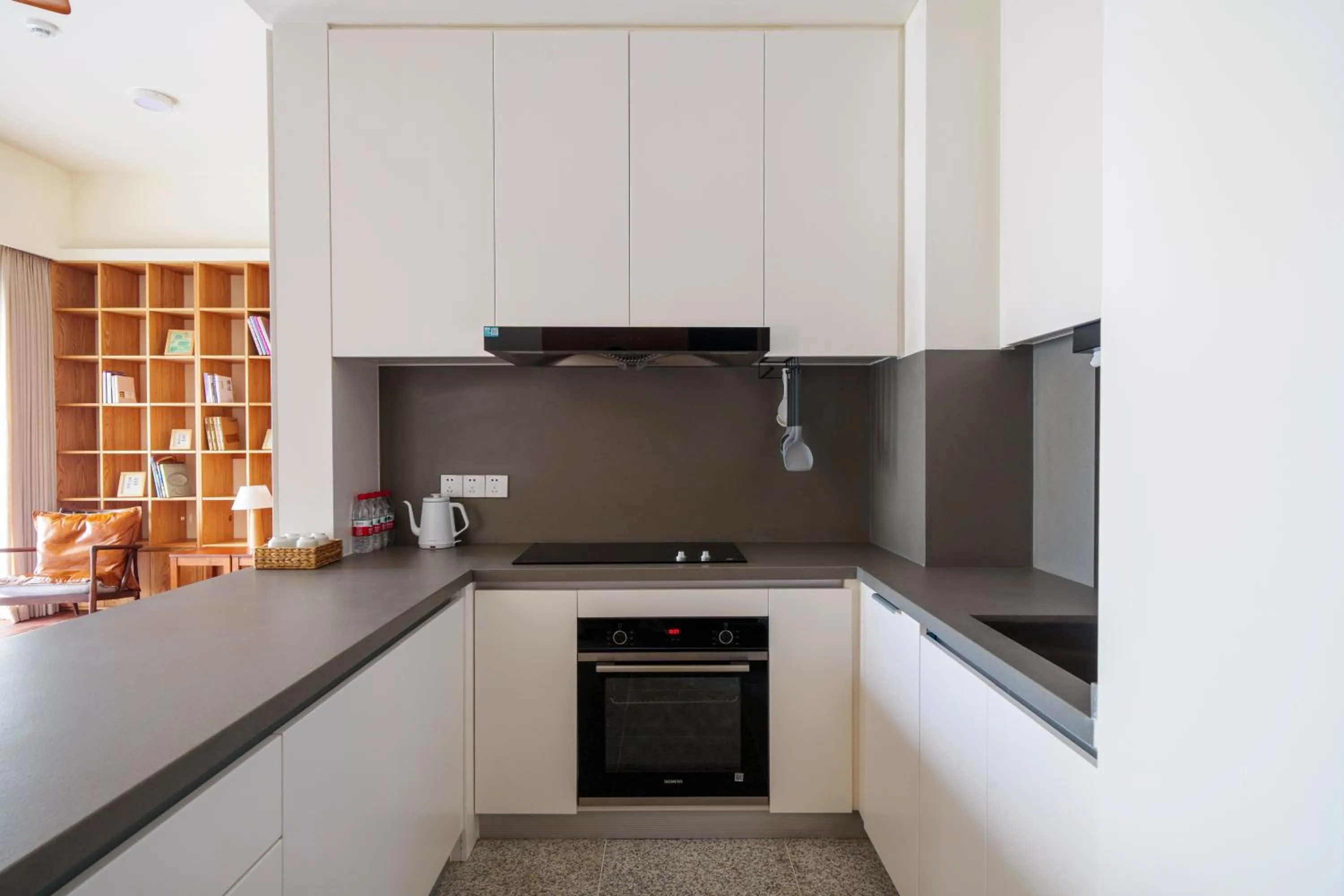 Kitchen or kitchenette in Wutong Hotel Apartment Bao'an Center