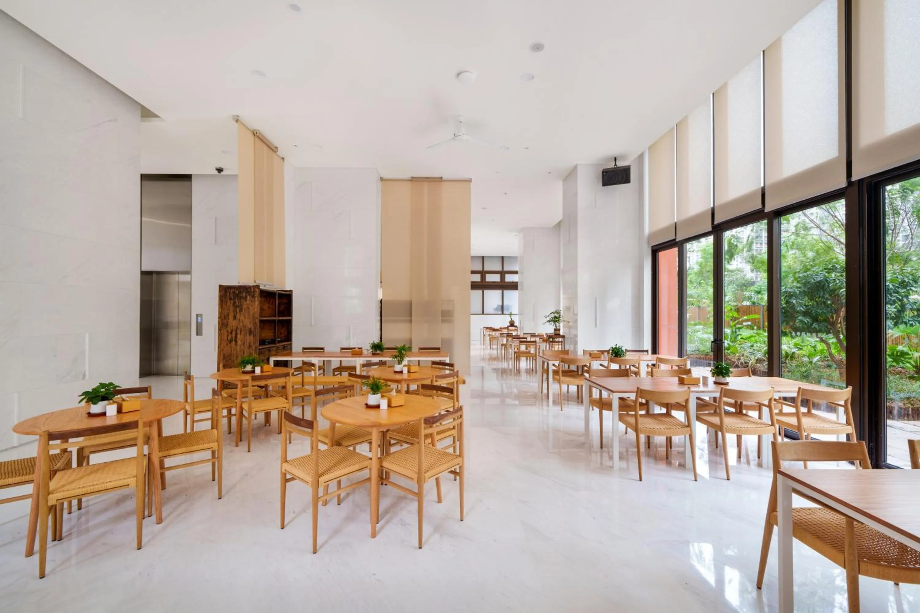 Restaurant/places to eat in Wutong Hotel Apartment Bao'an Center