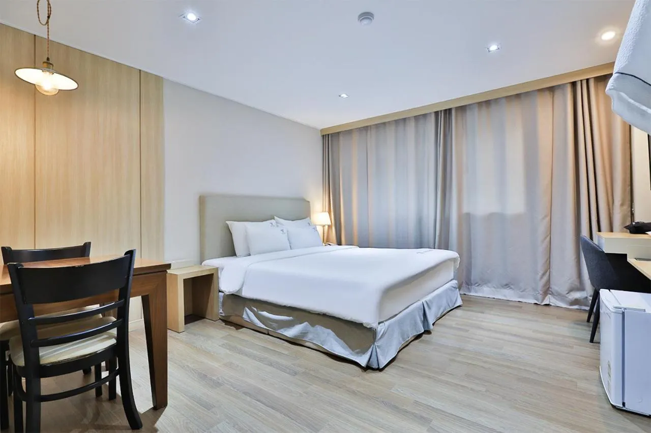 Bedroom, Bed in The First Hotel