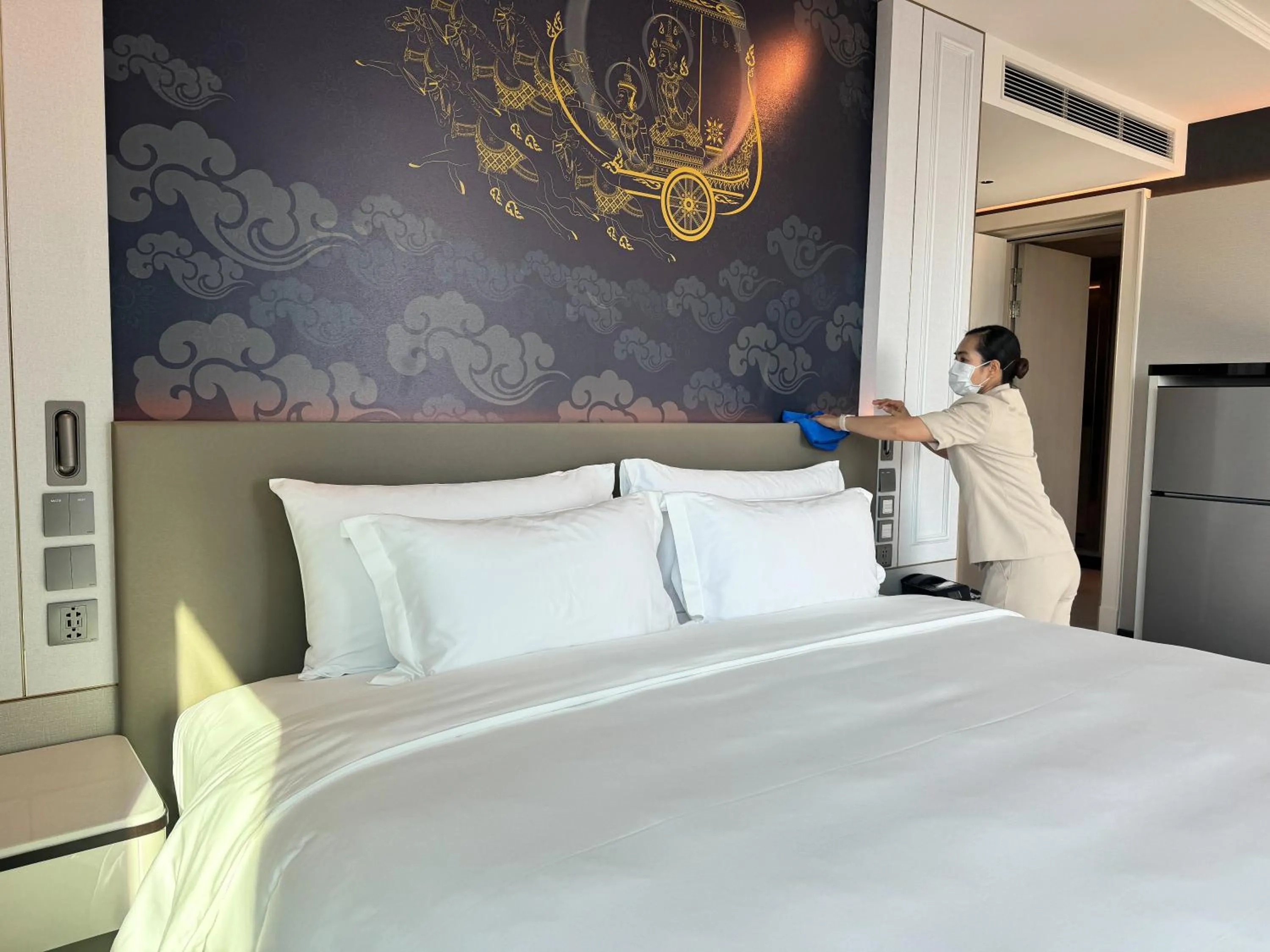 Staff, Bed in Grande Centre Point Surawong Bangkok