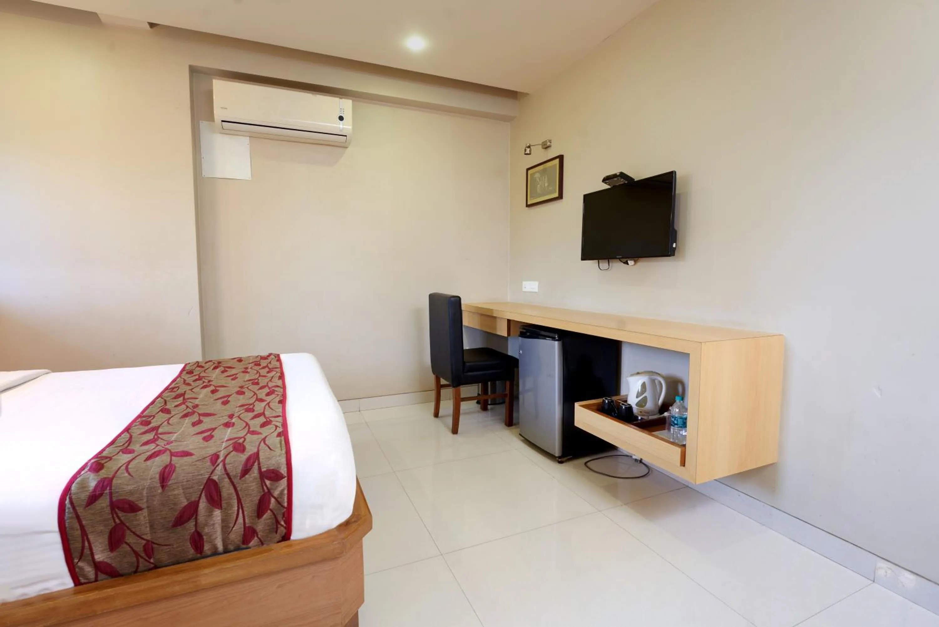 TV and multimedia, Bed in Hotel Prestige, Mangalore