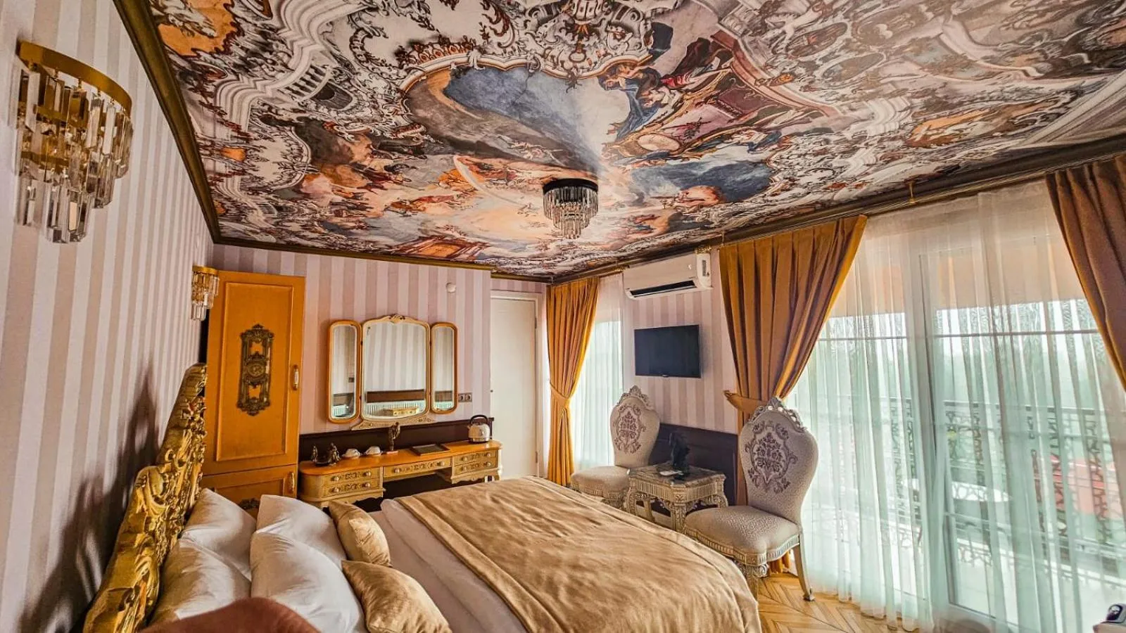 Photo of the whole room in Portofino Urla Boutique Hotel