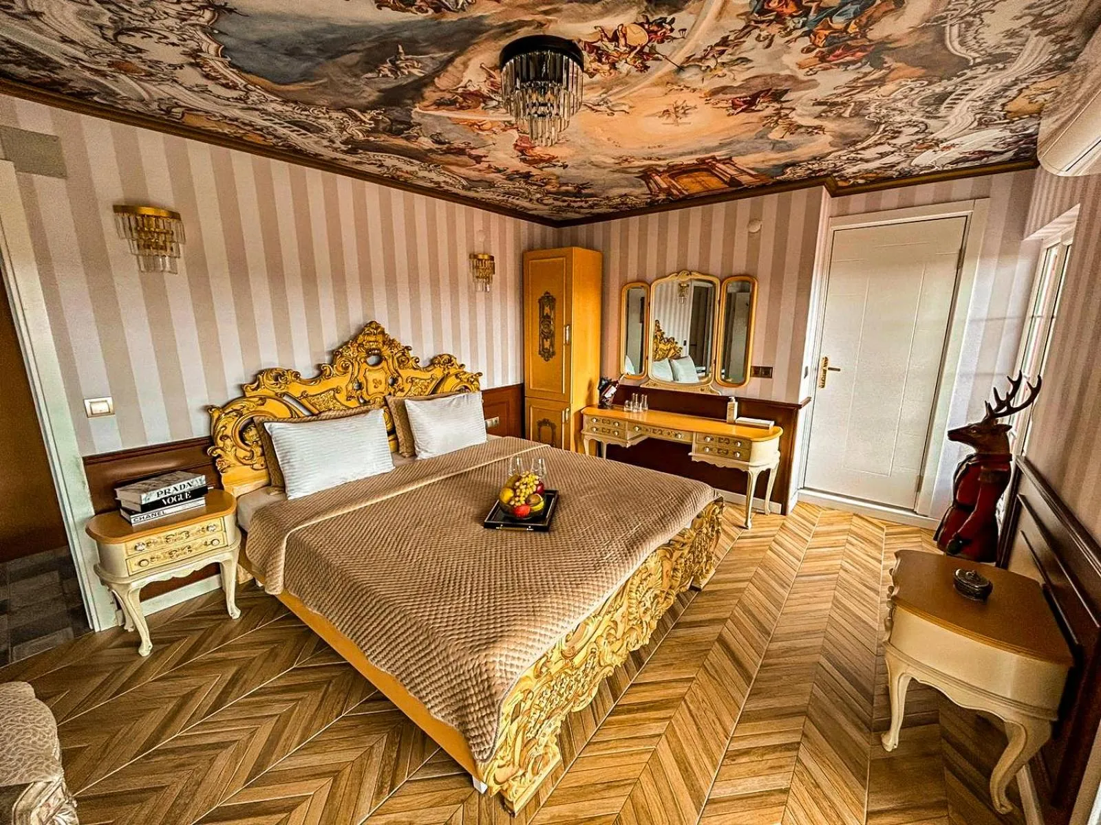 Photo of the whole room in Portofino Urla Boutique Hotel