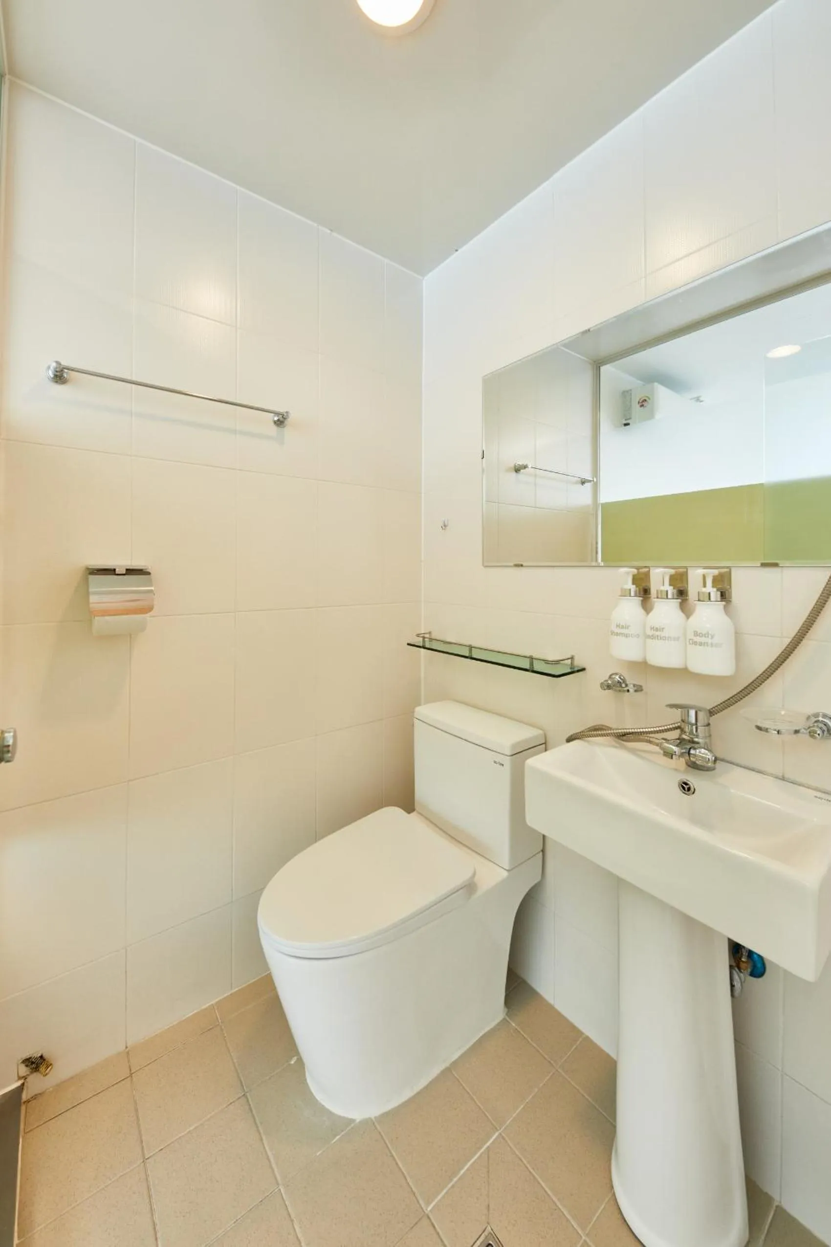 Bathroom in 123 Hostel