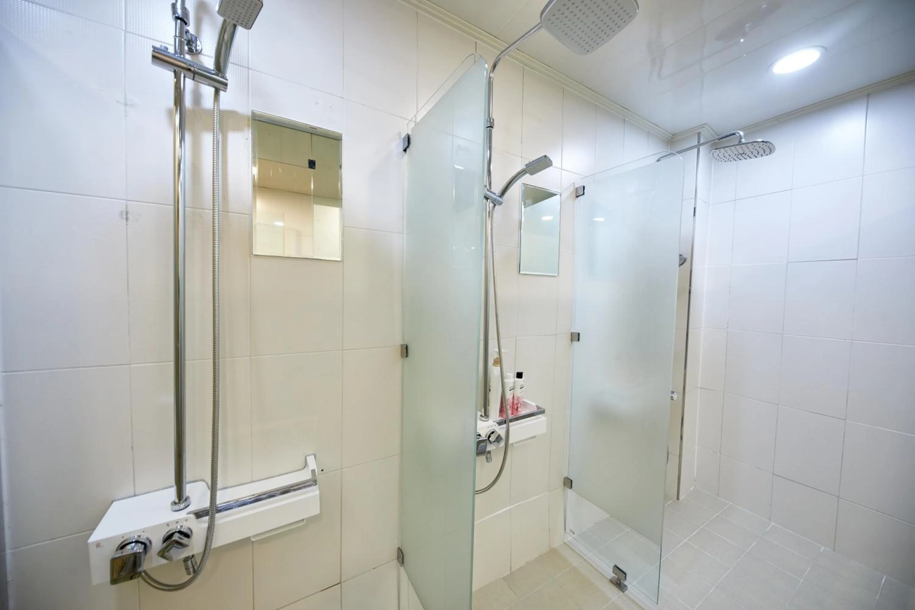 Shower in 123 Hostel