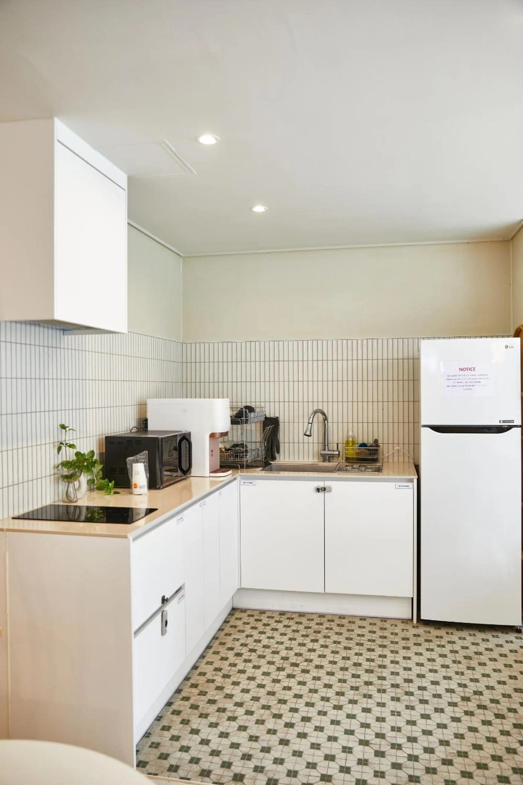 Kitchen or kitchenette in 123 Hostel