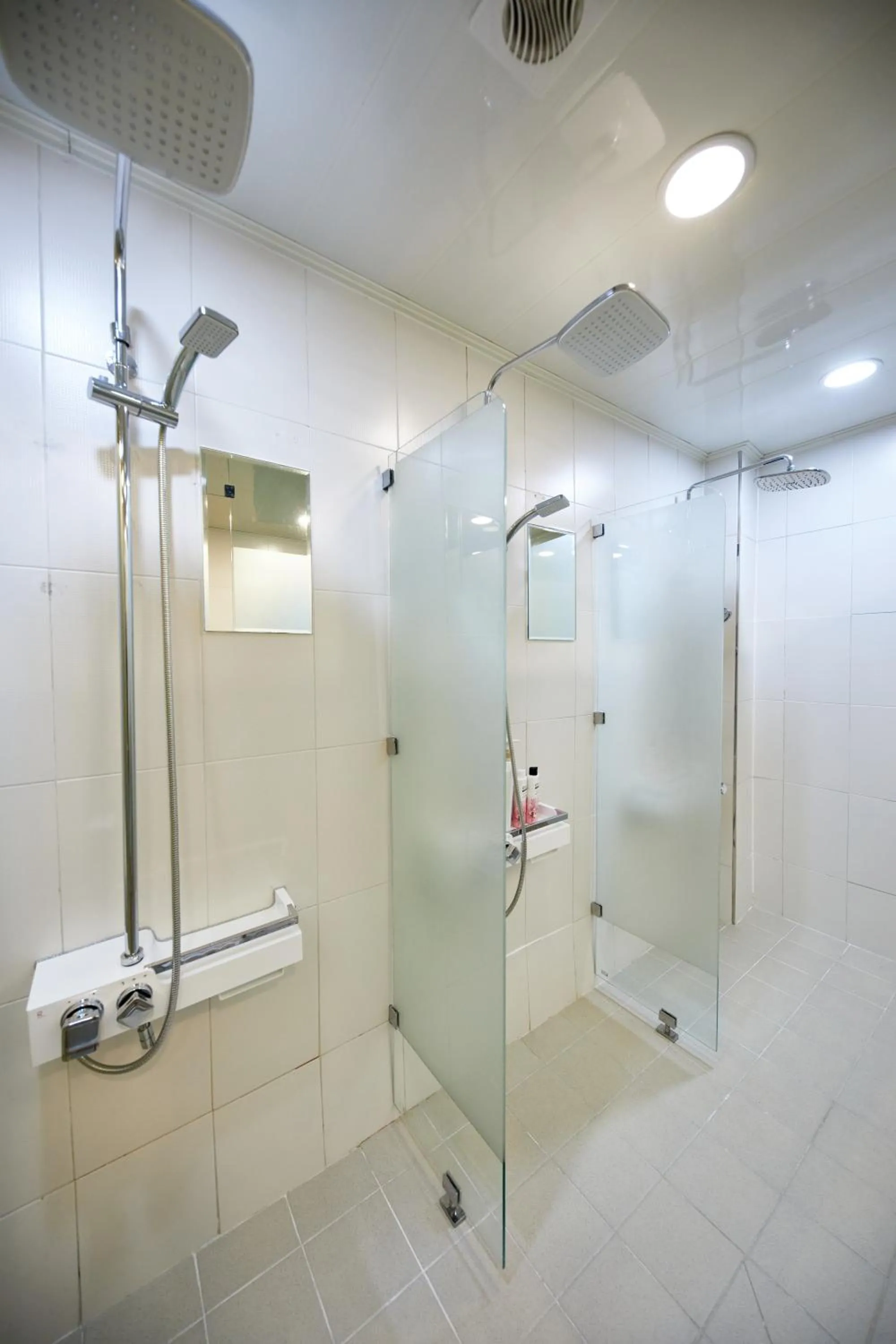 Bathroom in 123 Hostel