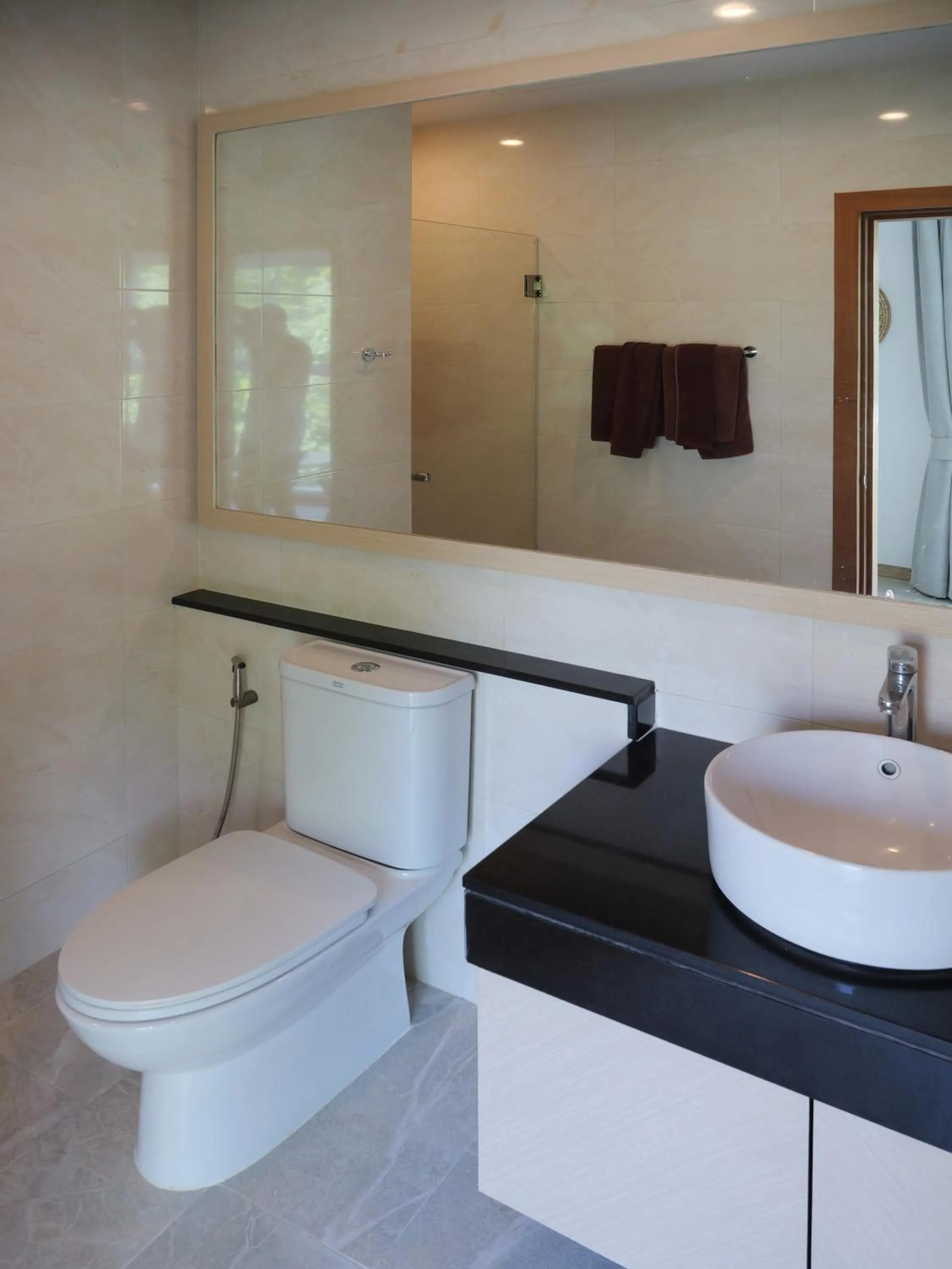 Bathroom in Karon beach apartment & sea view pool