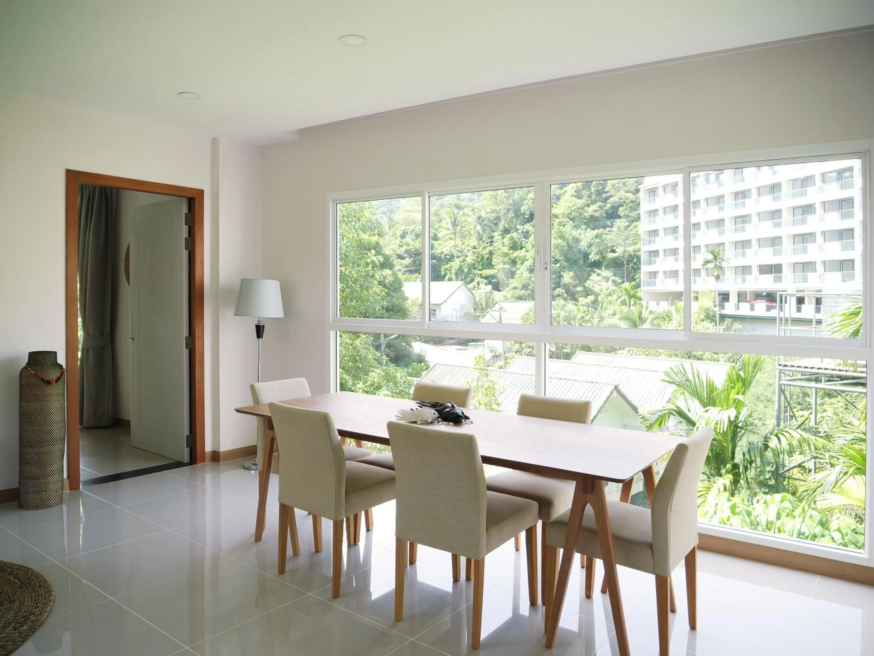 Dining area in Karon beach apartment & sea view pool