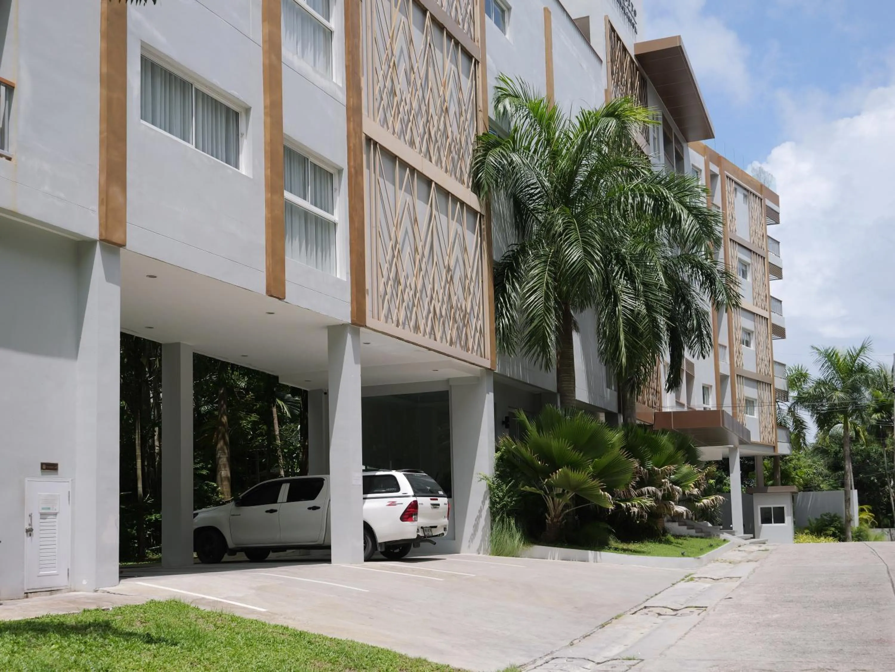 Property building in Karon beach apartment & sea view pool