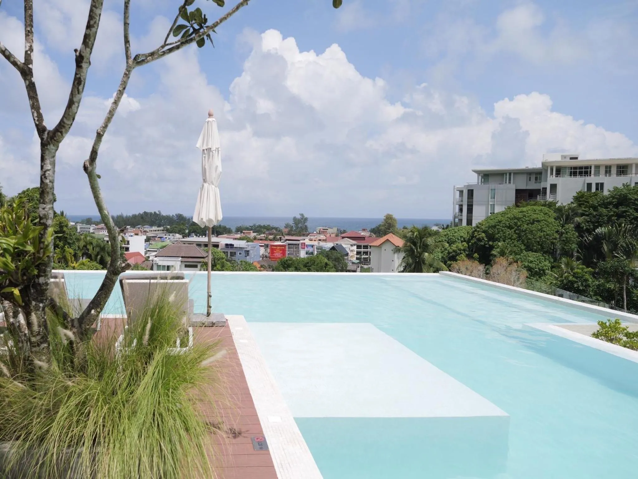 Pool view in Karon beach apartment & sea view pool